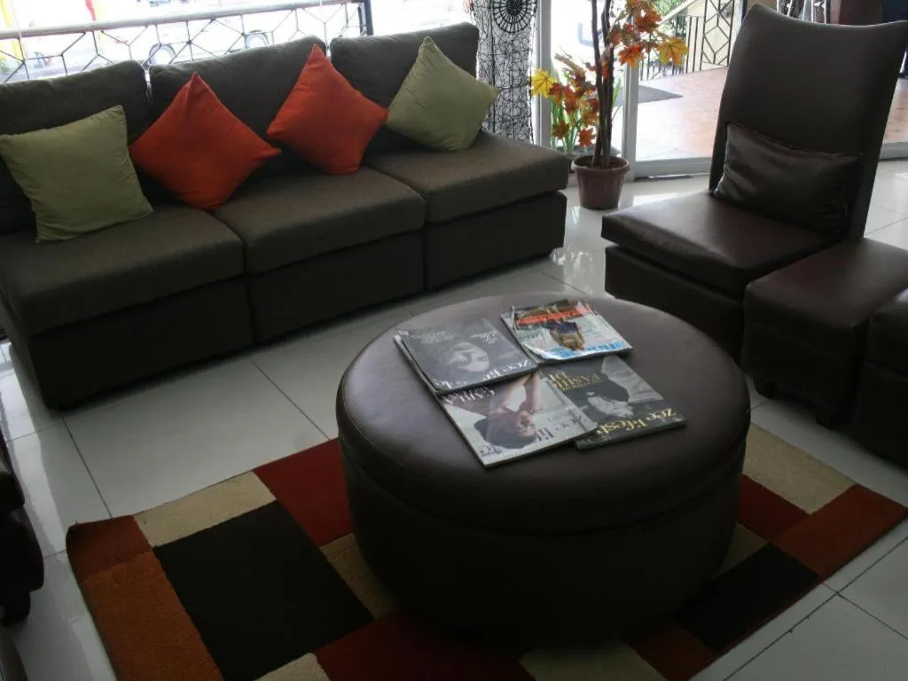 Sampaguita Suites Plaza Garcia