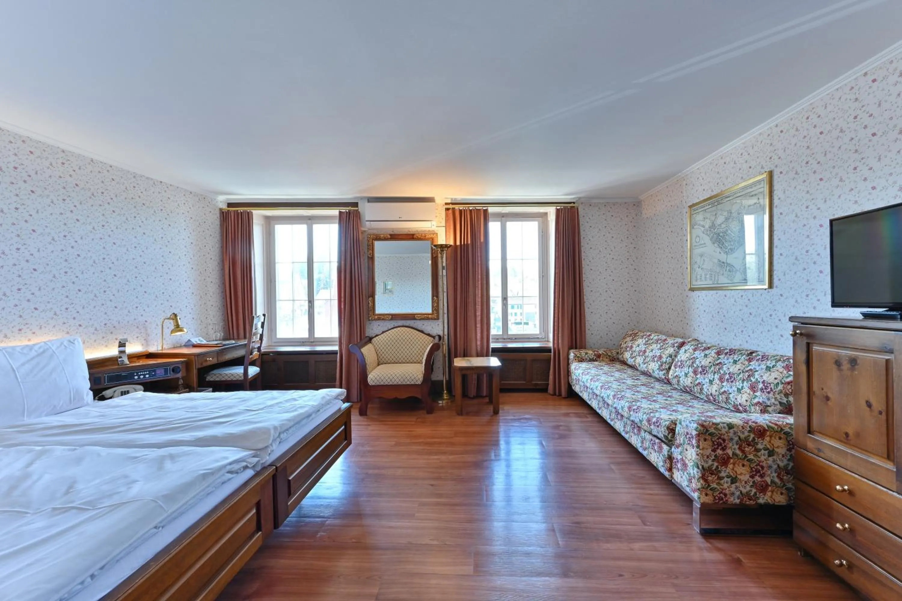 Photo of the whole room, Bed in Hotel Rheinfels