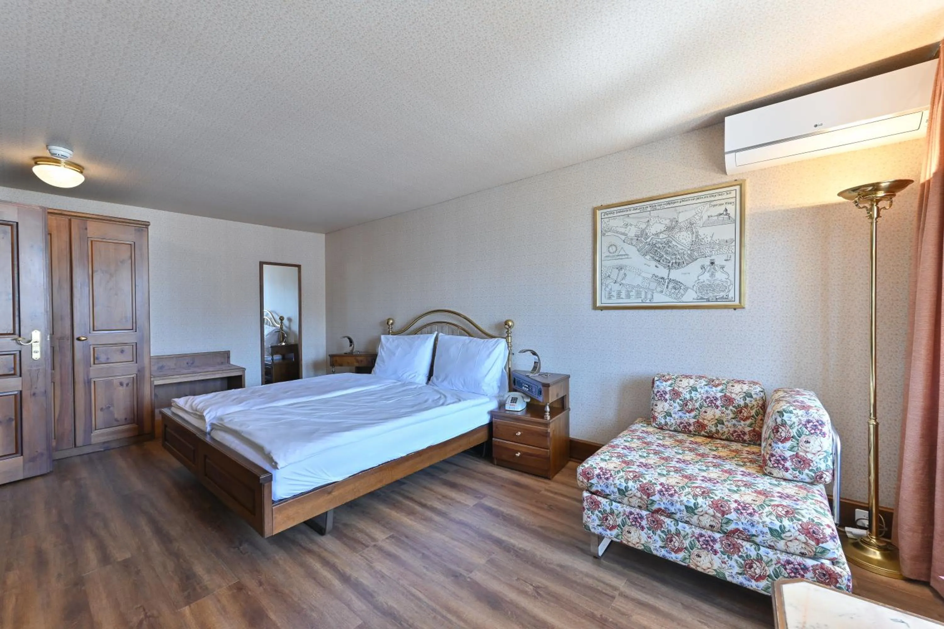 Photo of the whole room, Bed in Hotel Rheinfels