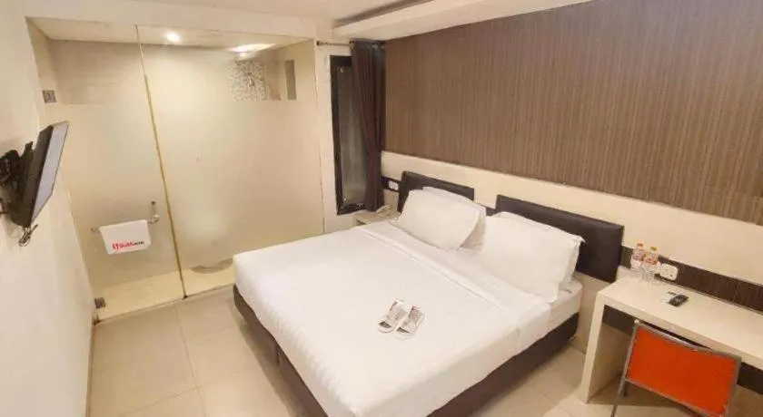 Bed in Sumi Hotel Simpang Lima Semarang