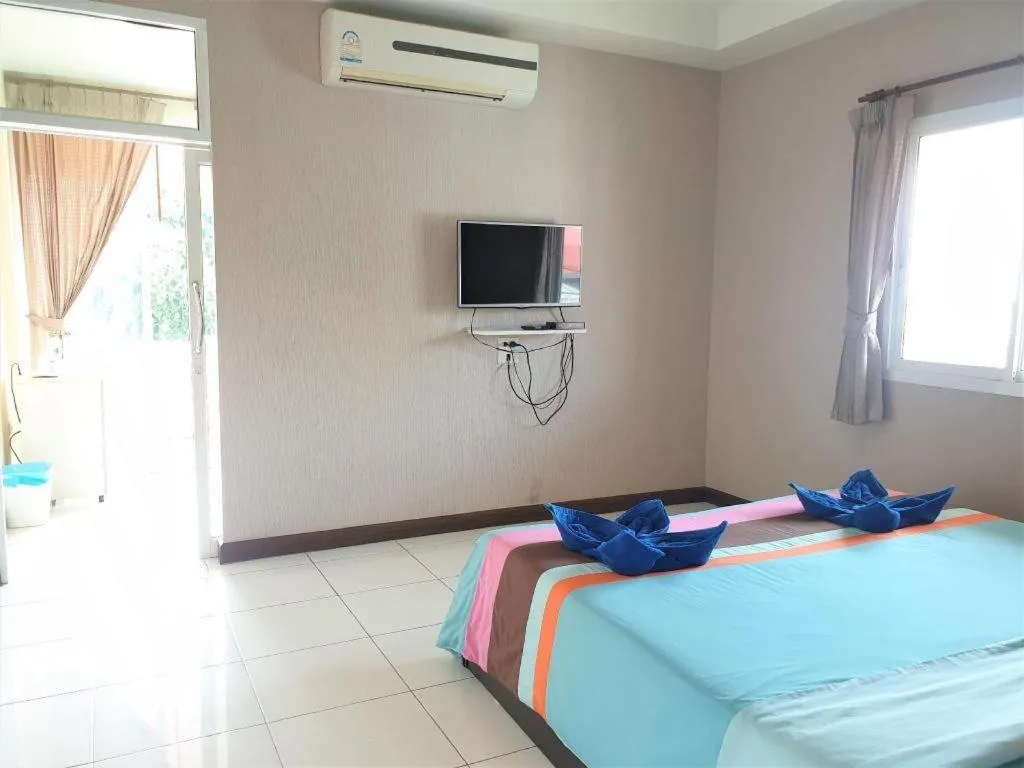 Bed in Sea Beach Koh Larn 1