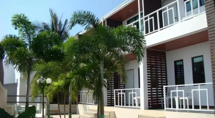 Sea Beach Koh Larn 1