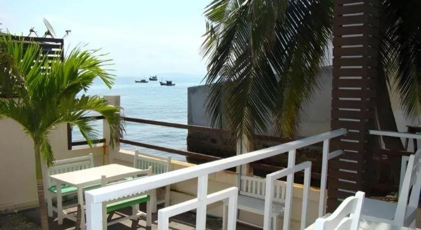 Sea Beach Koh Larn 1