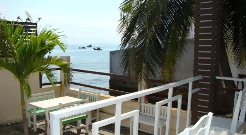 Sea Beach Koh Larn 1