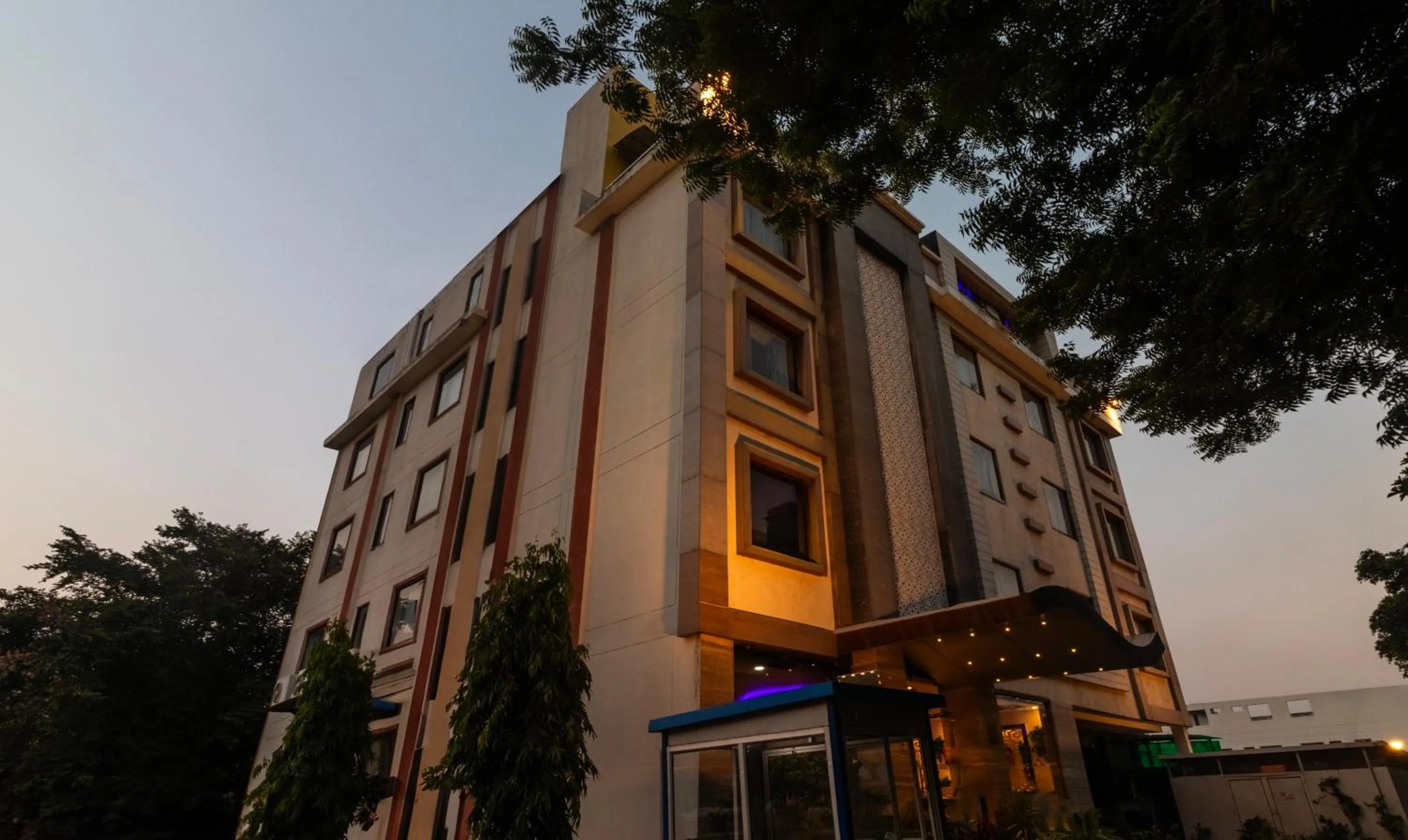 Property building in Treebo The Royal Taj, Near Taj Mahal