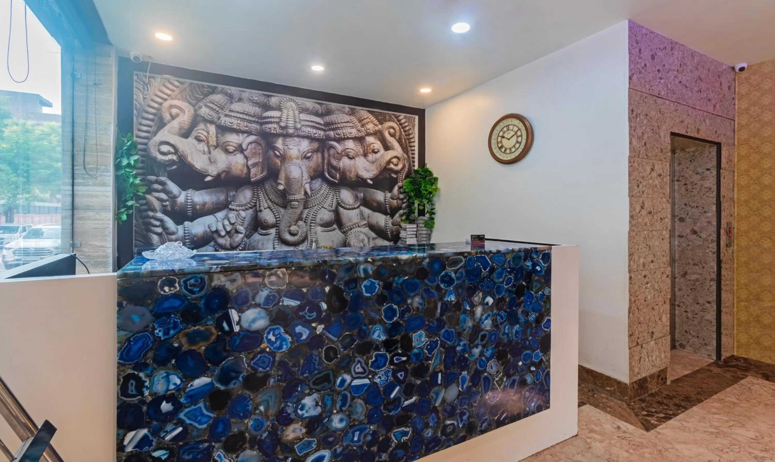 Lobby or reception in Treebo The Royal Taj, Near Taj Mahal