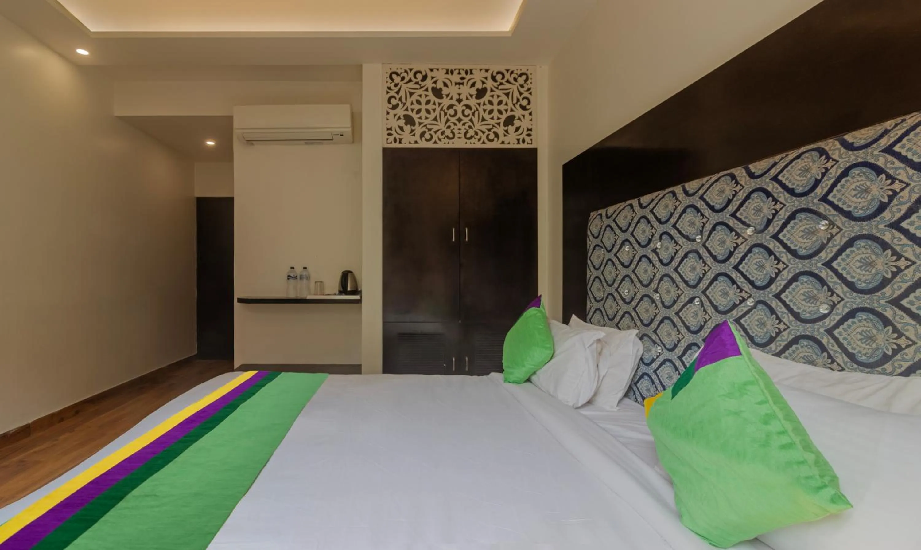 Bed in Treebo The Royal Taj, Near Taj Mahal