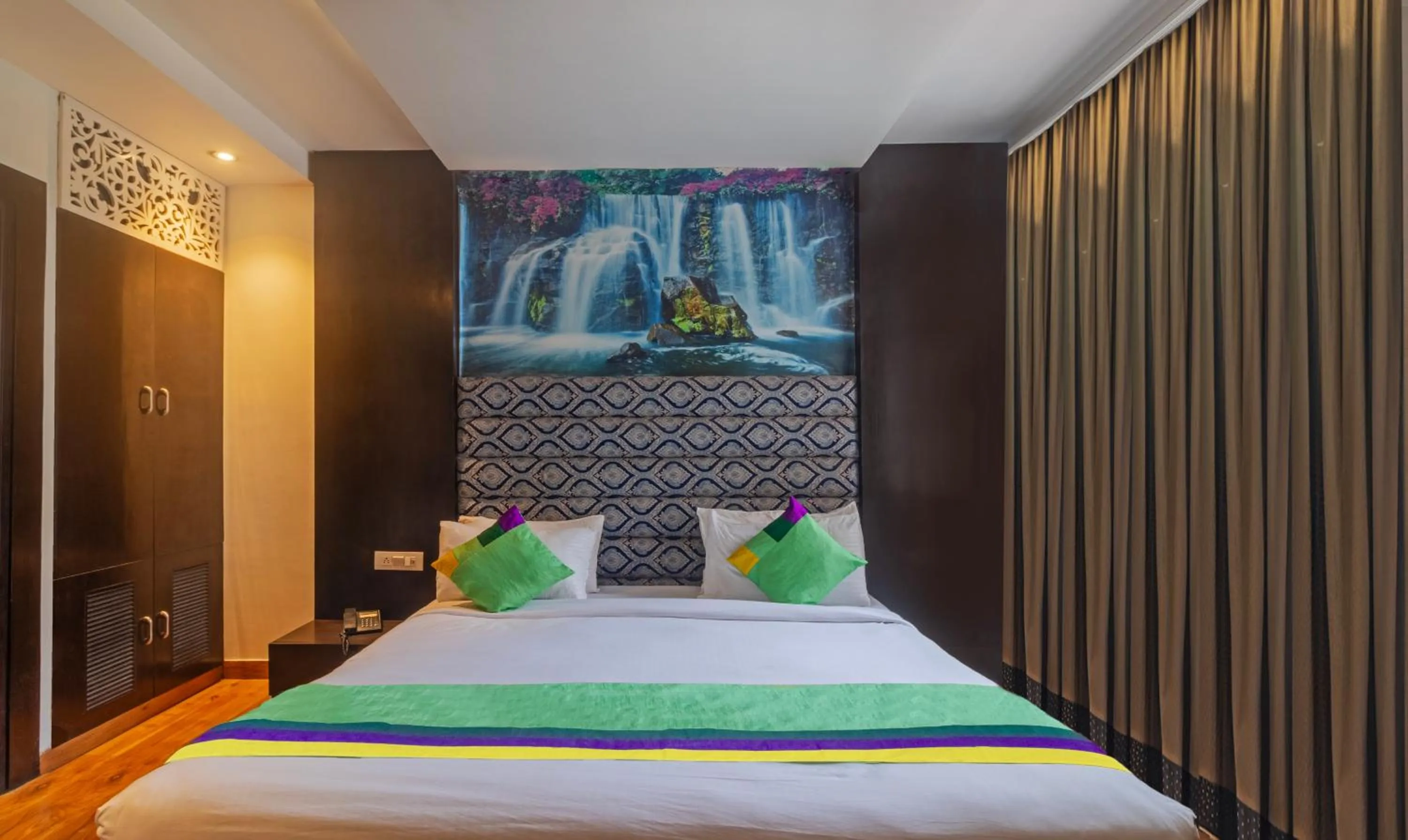 Bedroom, Bed in Treebo The Royal Taj, Near Taj Mahal