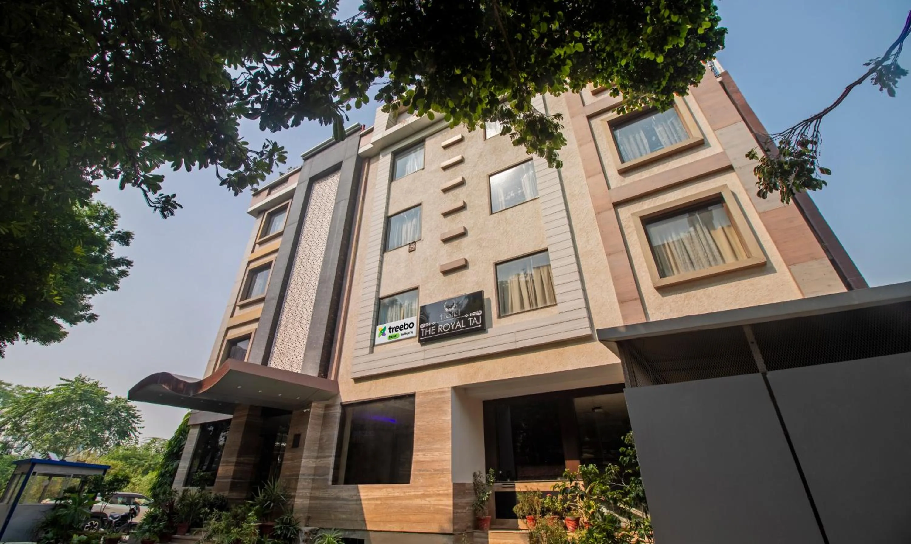 Facade/entrance in Treebo The Royal Taj, Near Taj Mahal
