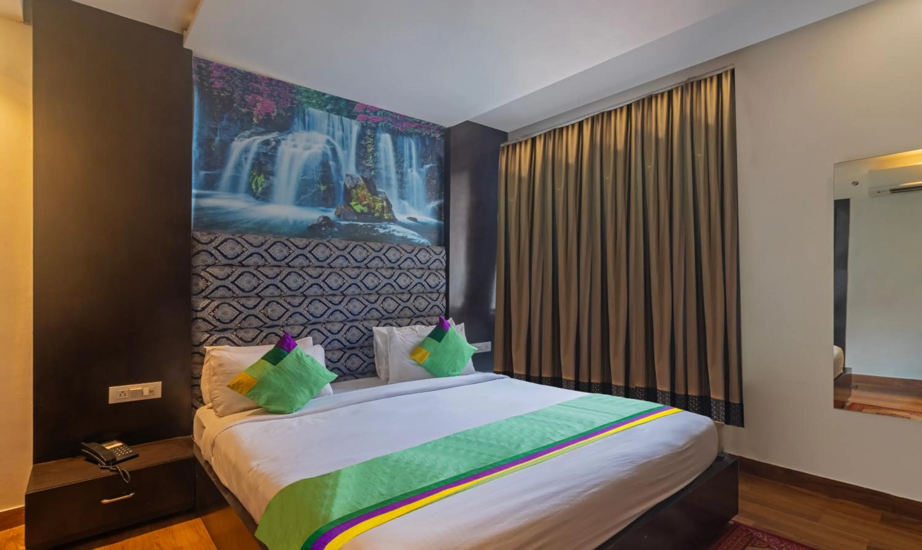 Bedroom, Bed in Treebo The Royal Taj, Near Taj Mahal