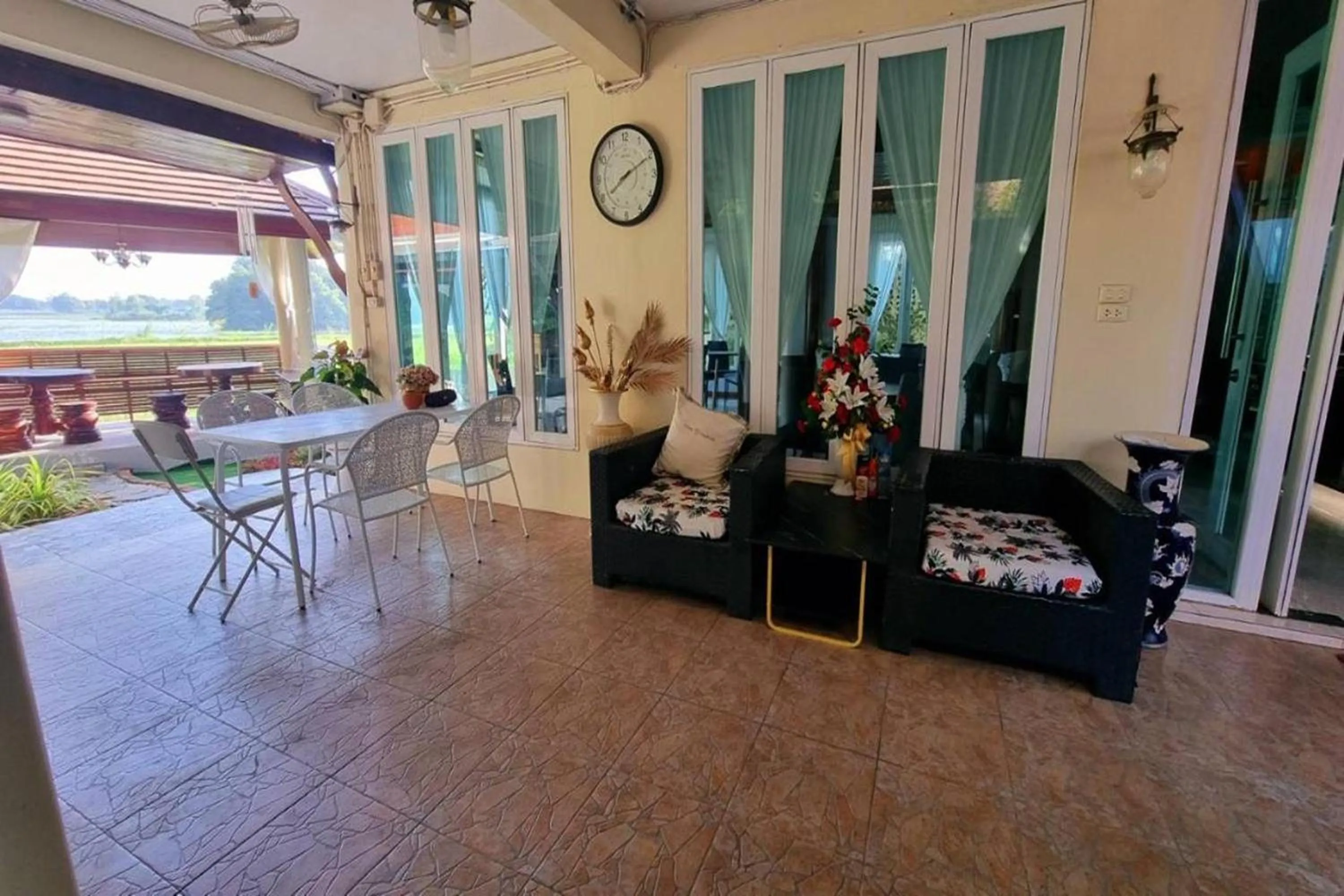 Living room in Ruenthai Ayutthaya Resort and Restaurant