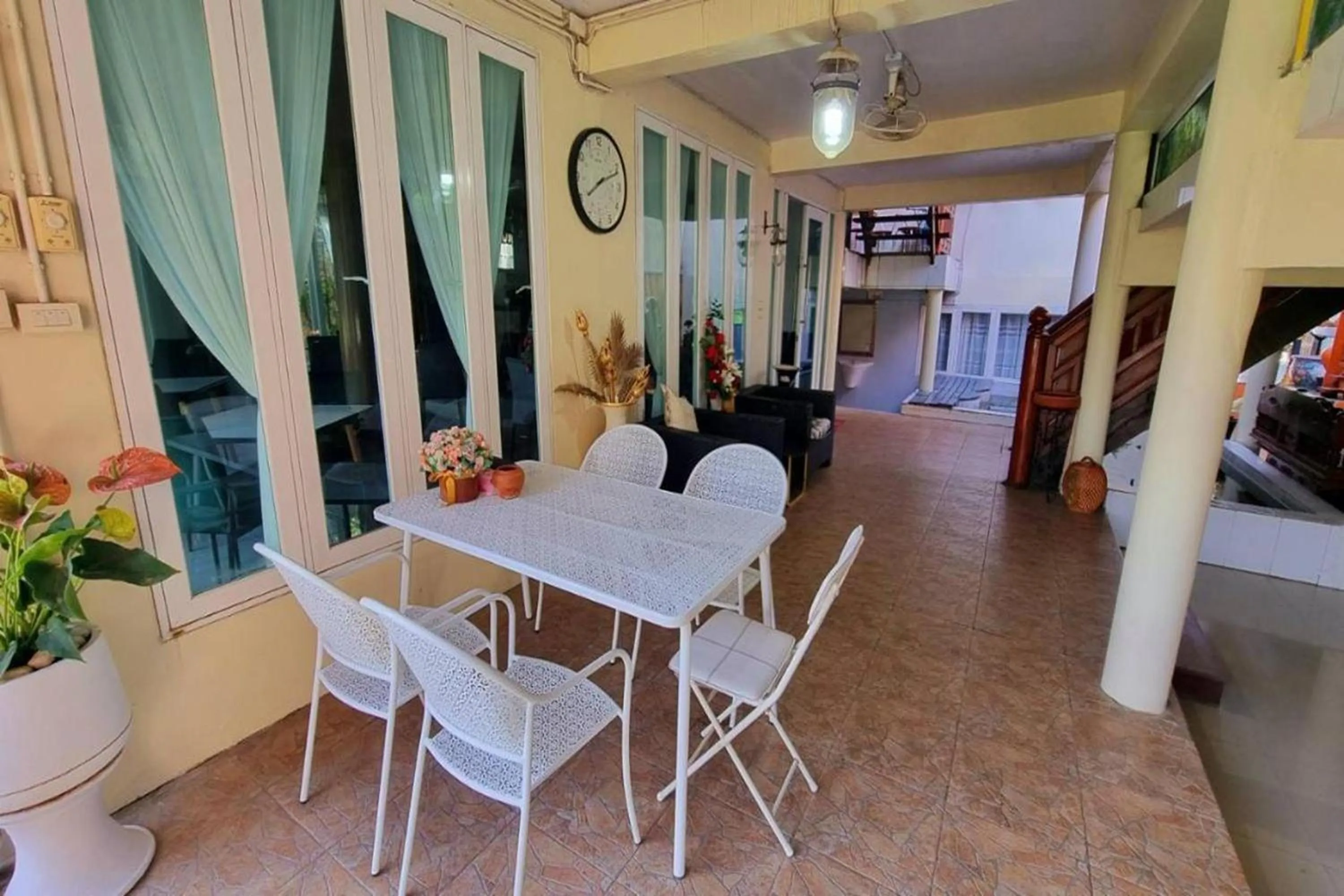 Seating area in Ruenthai Ayutthaya Resort and Restaurant