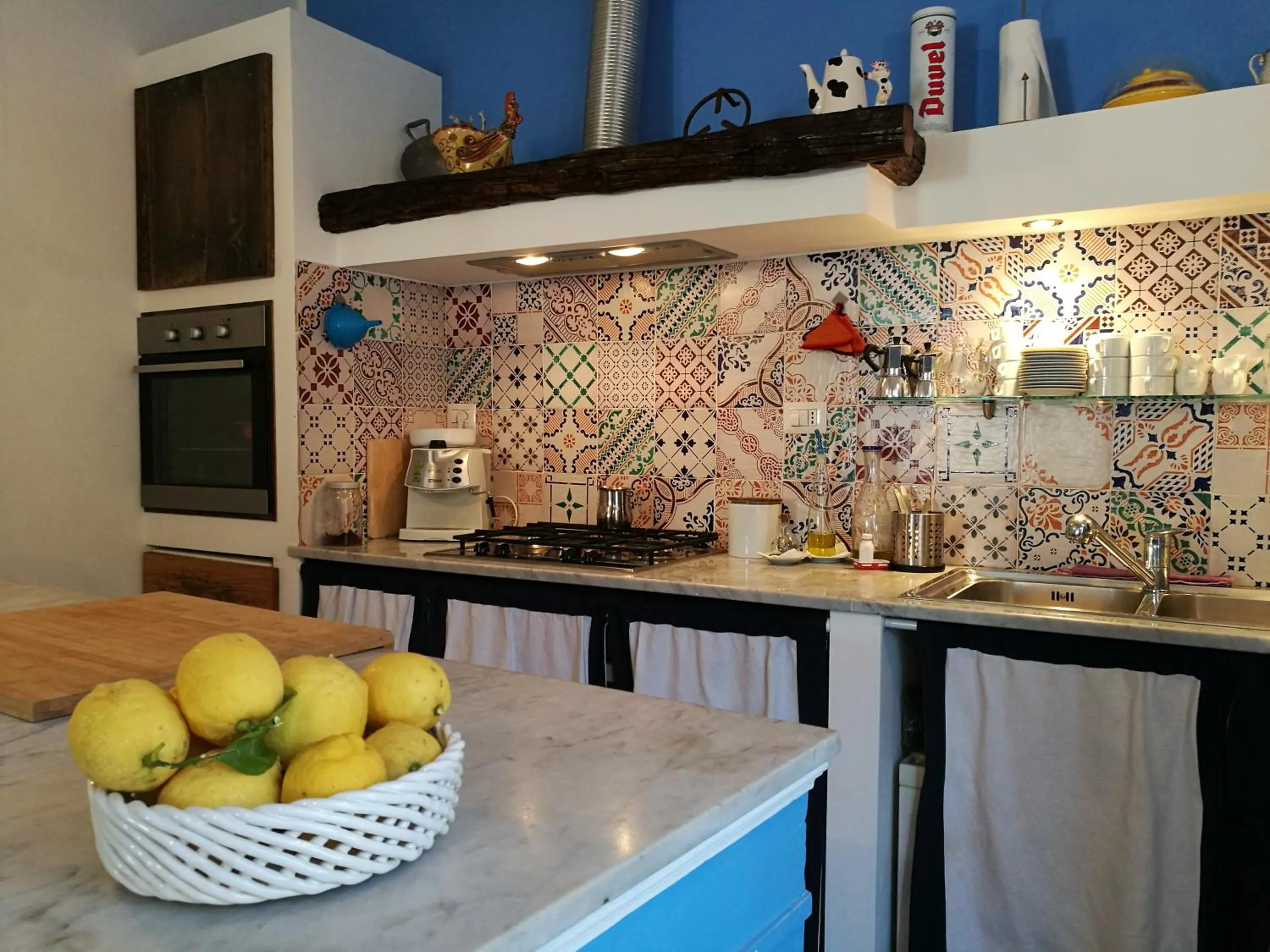 Kitchen or kitchenette in La Via del Carretto B&B