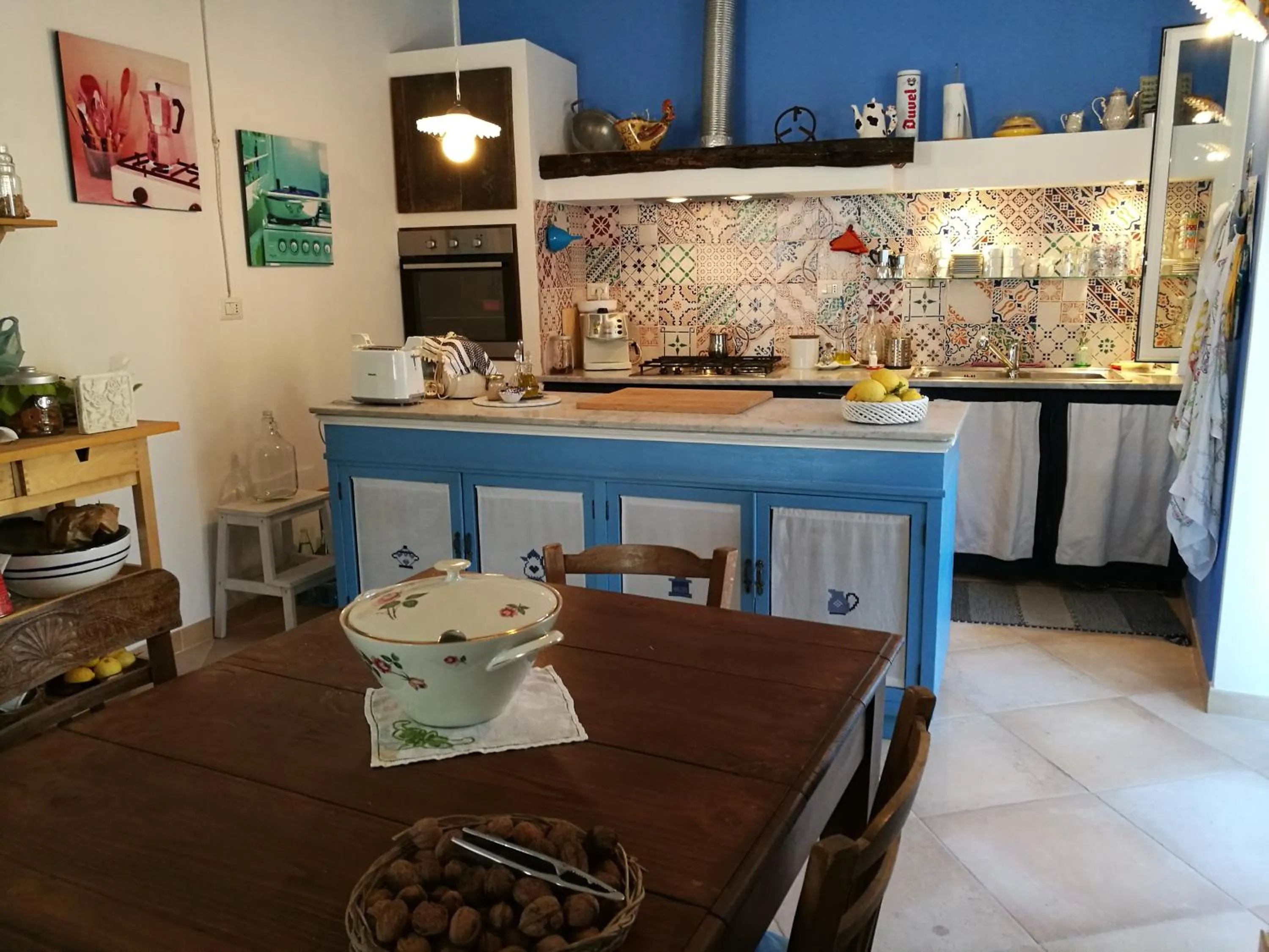 Kitchen or kitchenette in La Via del Carretto B&B