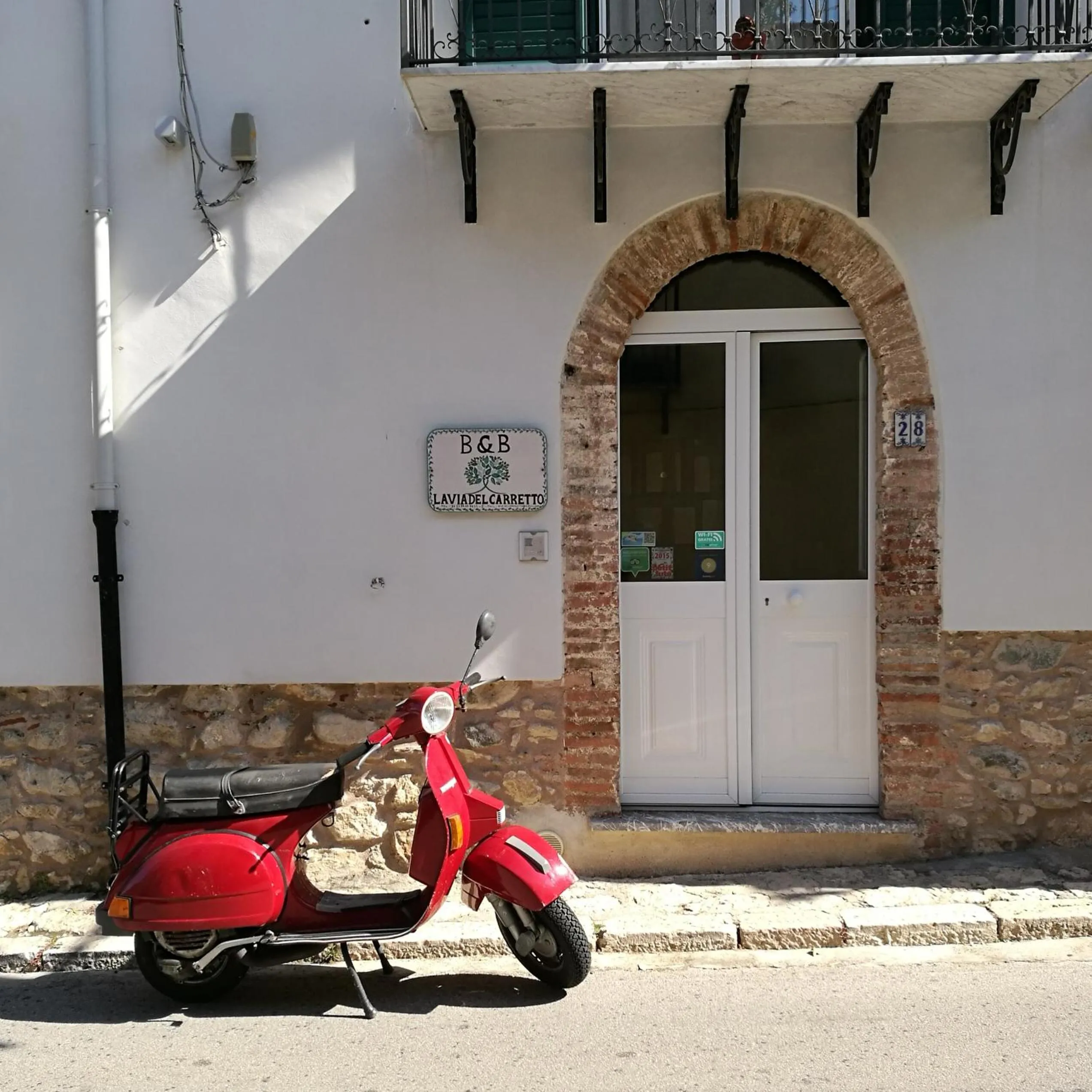 Facade/entrance in La Via del Carretto B&B