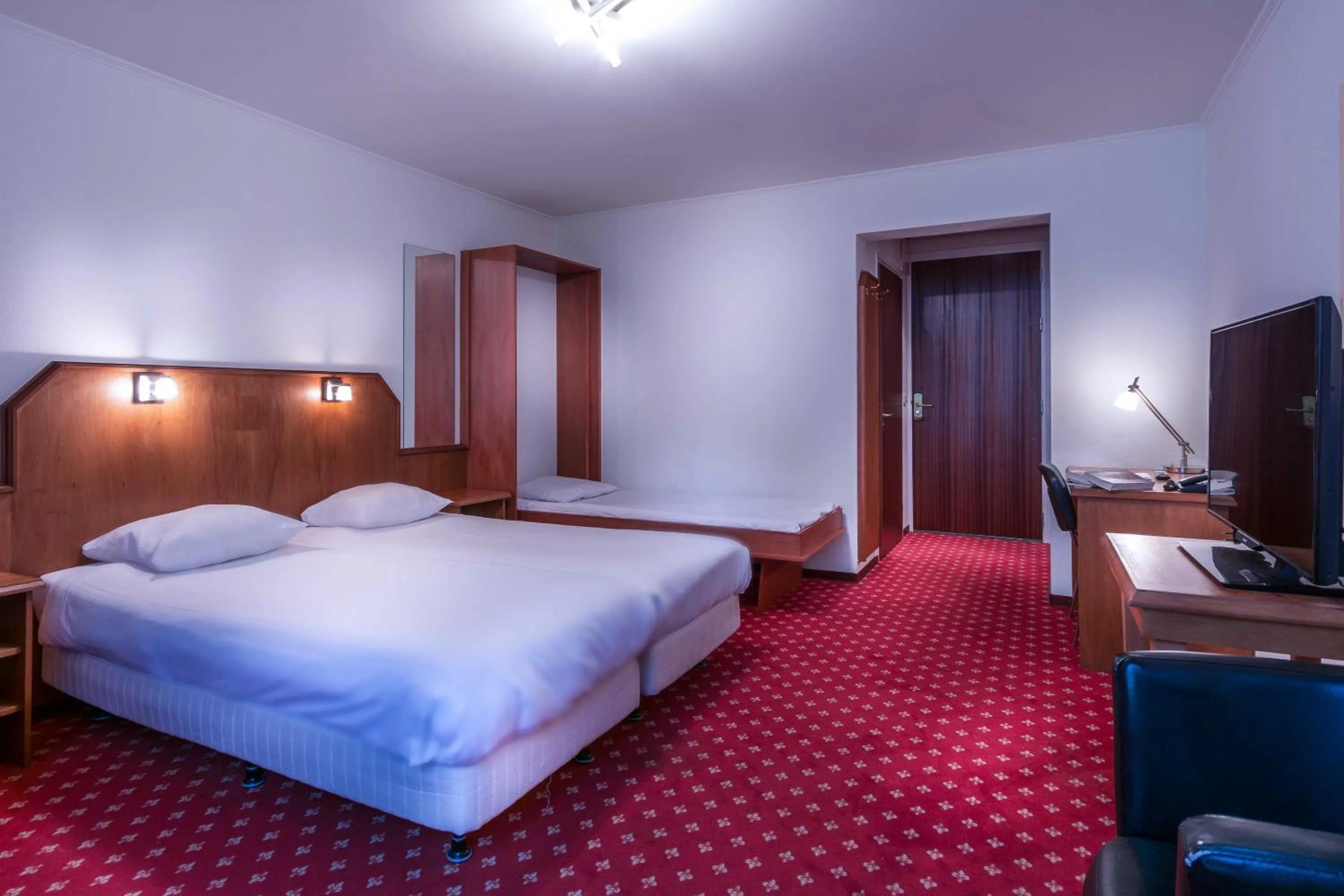 Bathroom, Bed in Hotel Riche