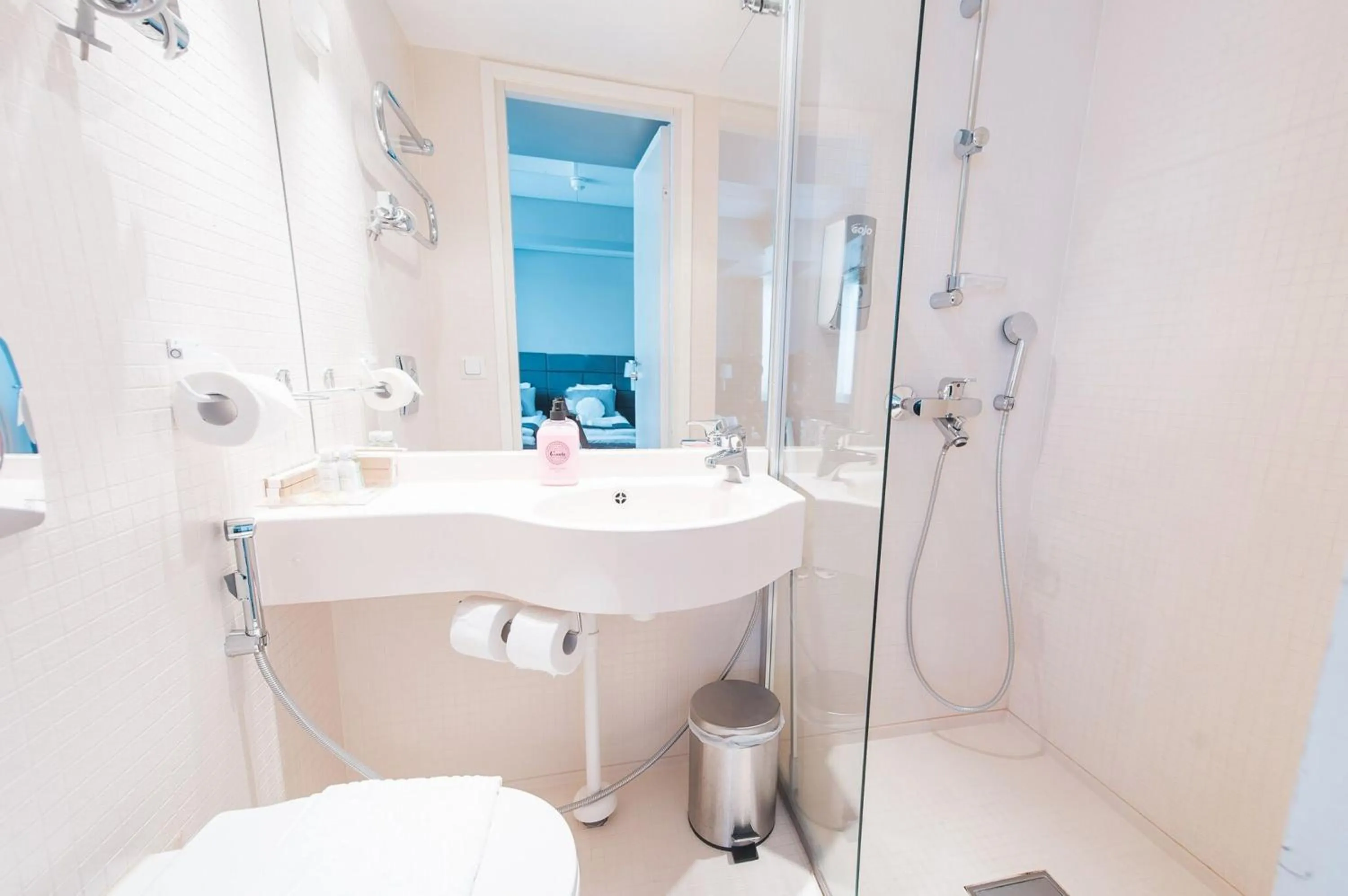 Bathroom in Forenom Aparthotel Helsinki Kamppi - contactless check-in