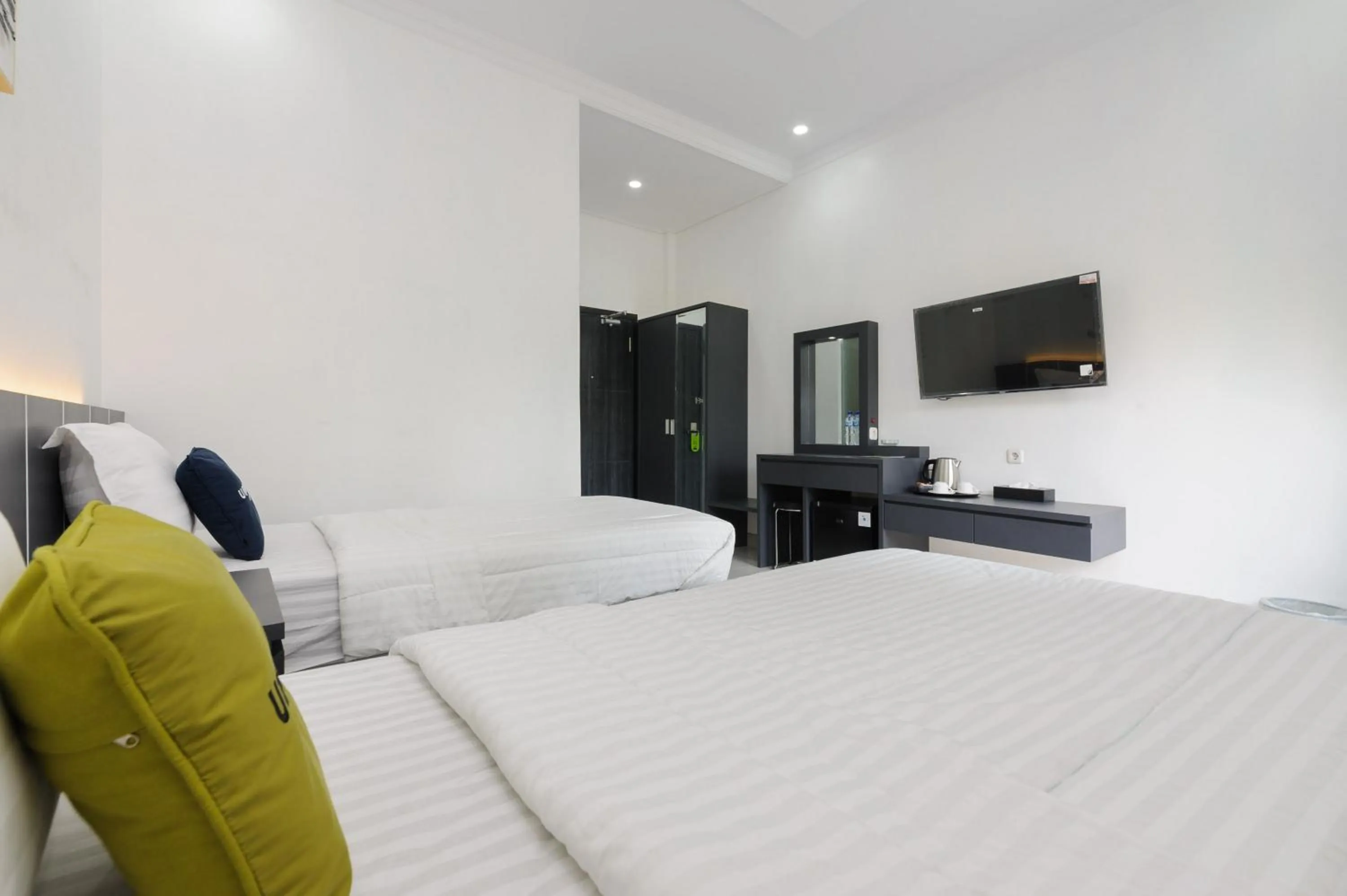 Bedroom, Bed in Urbanview Hotel AnD Lampung by RedDoorz