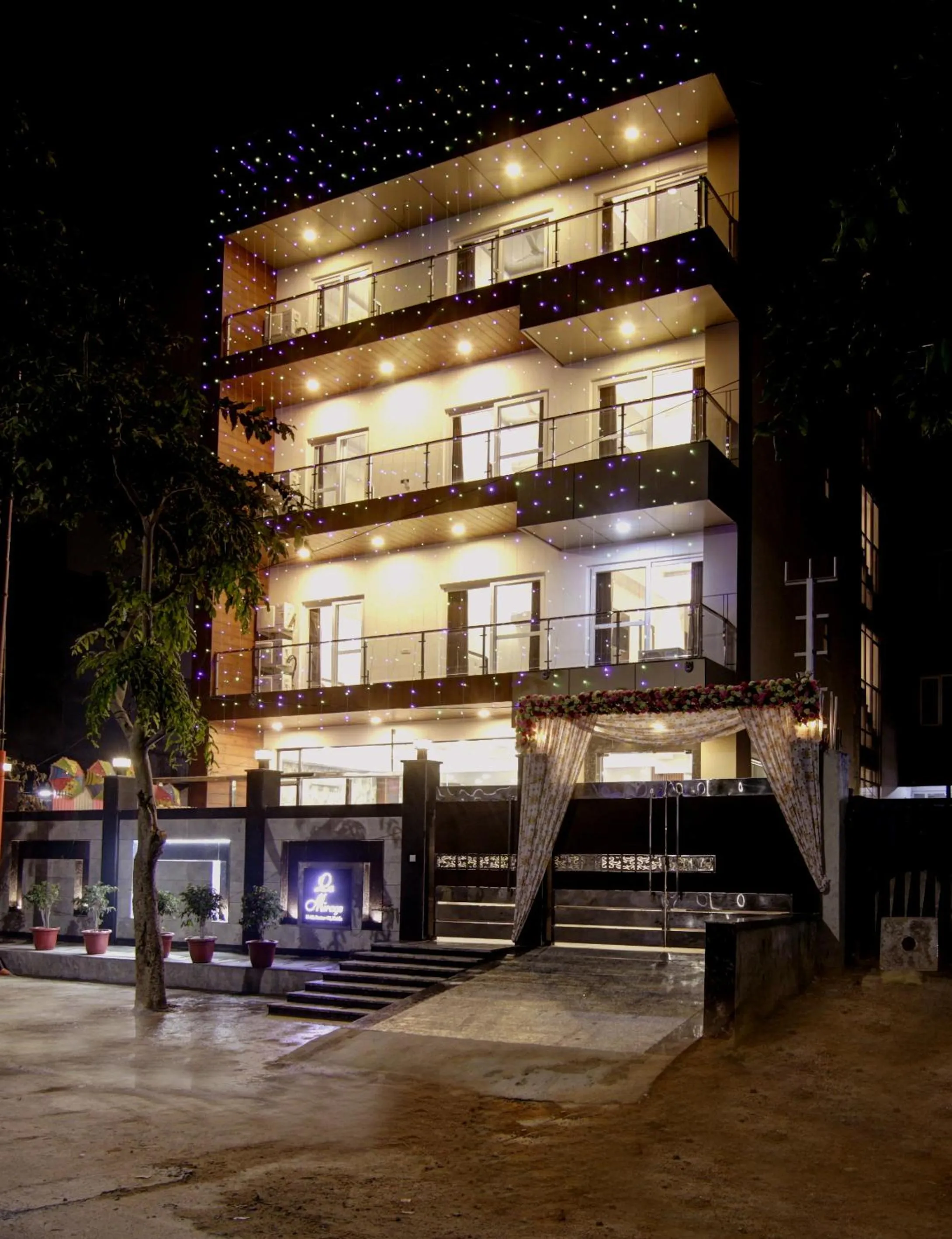 Property building in Hotel La Mirage