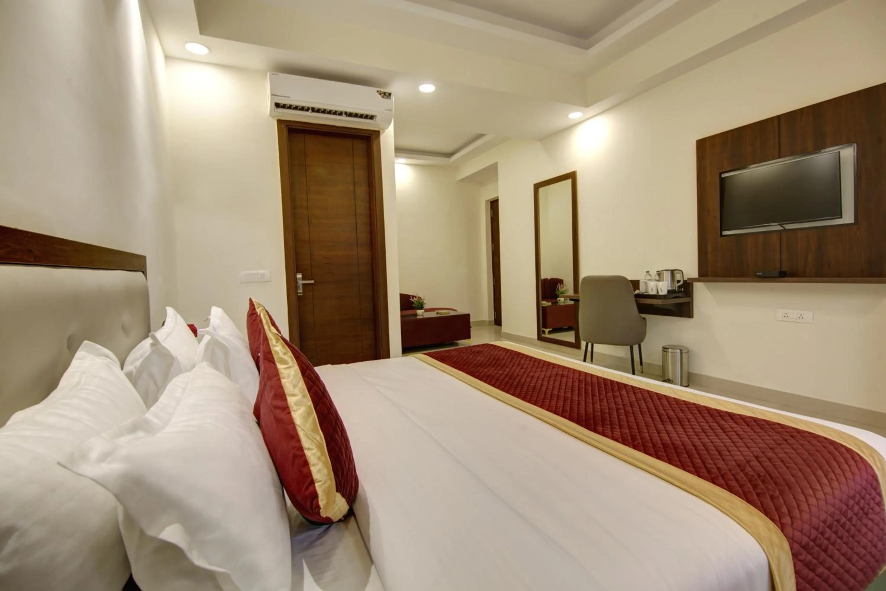 Bedroom, Bed in Hotel La Mirage