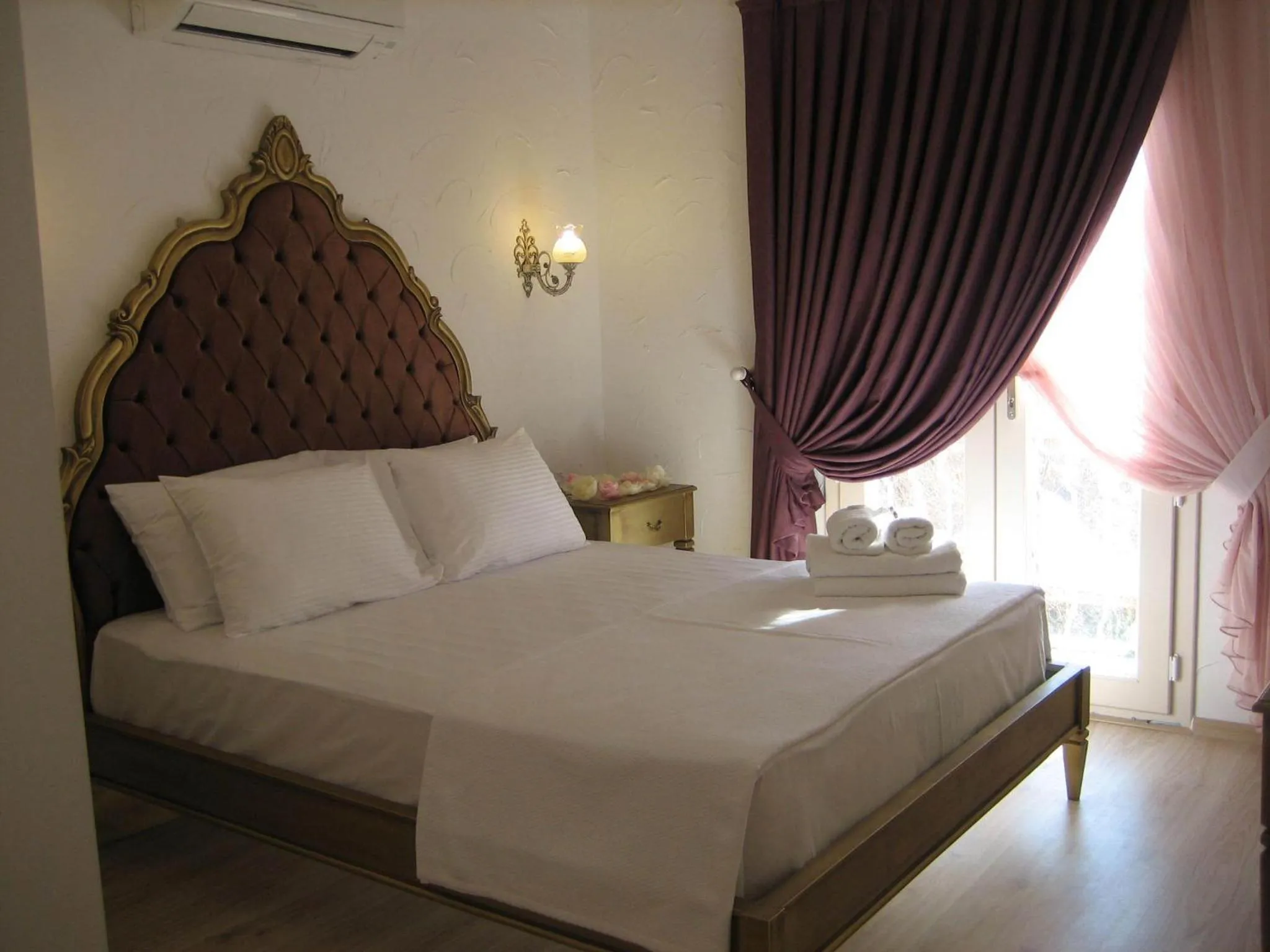 Decorative detail, Bed in Alacati Alaris Hotel