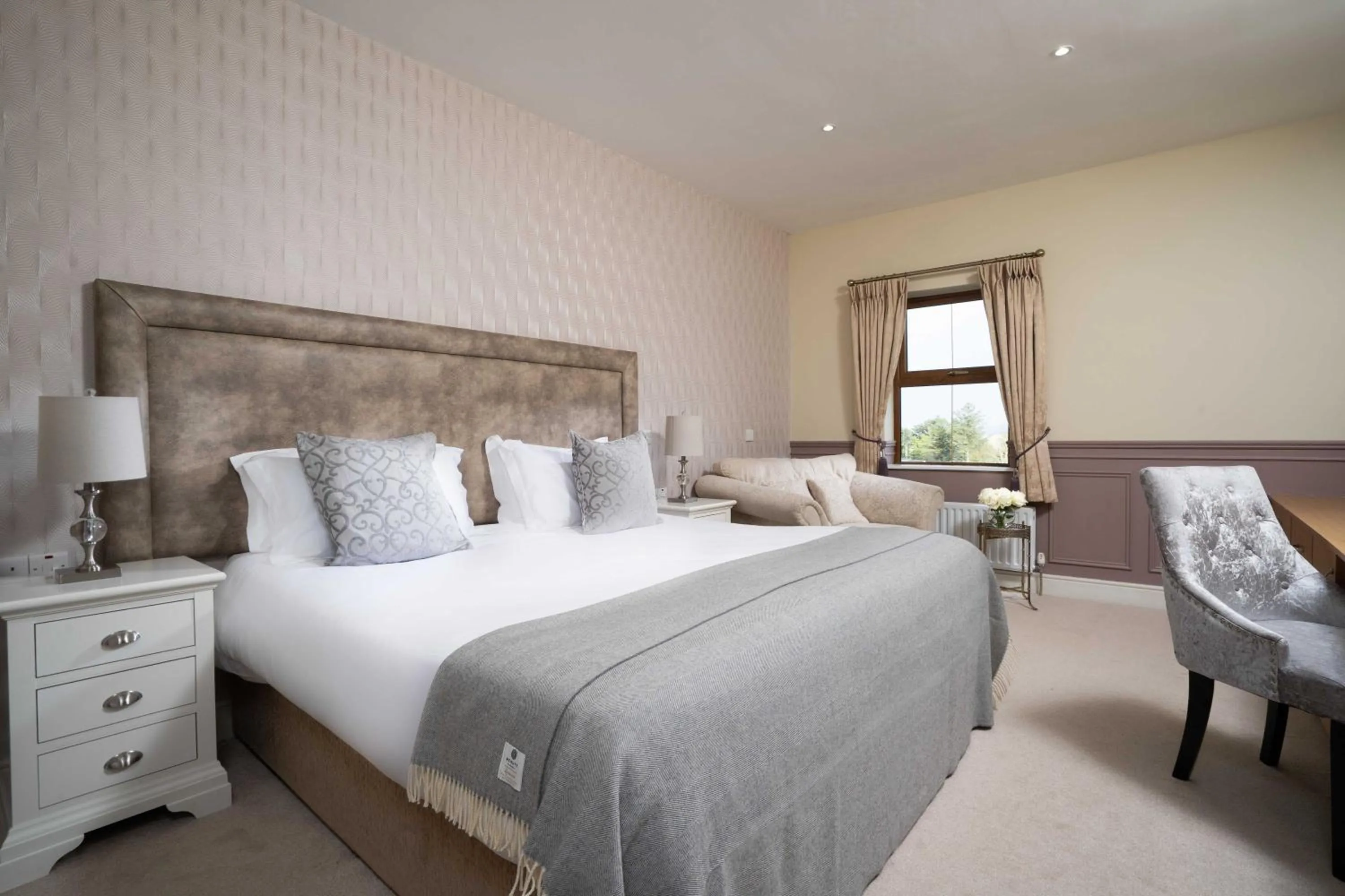 Property building, Bed in Ballyliffin TownHouse Boutique Hotel
