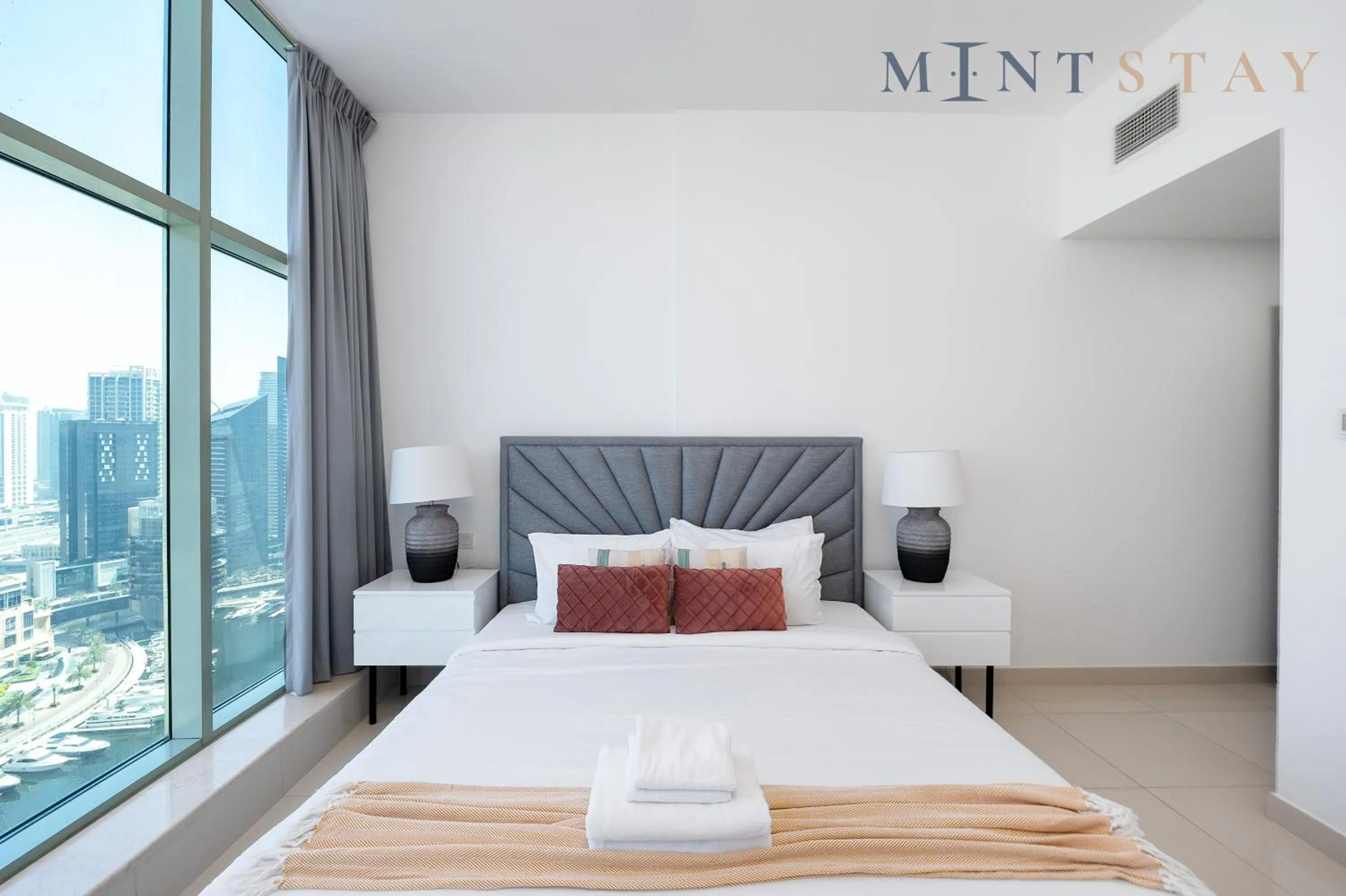 Bed in Continental Tower, Dubai Marina - Mint Stay