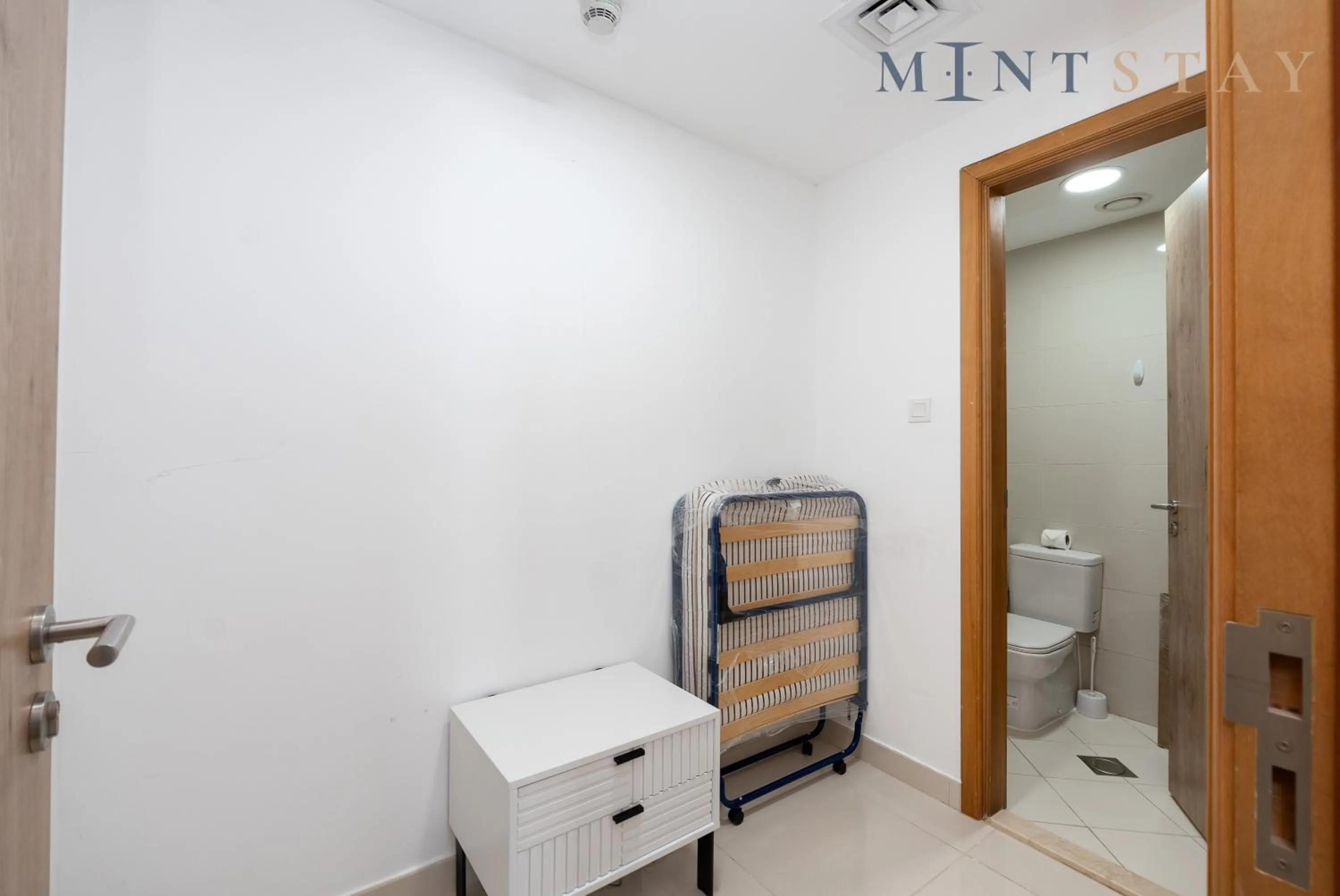 Continental Tower, Dubai Marina - Mint Stay