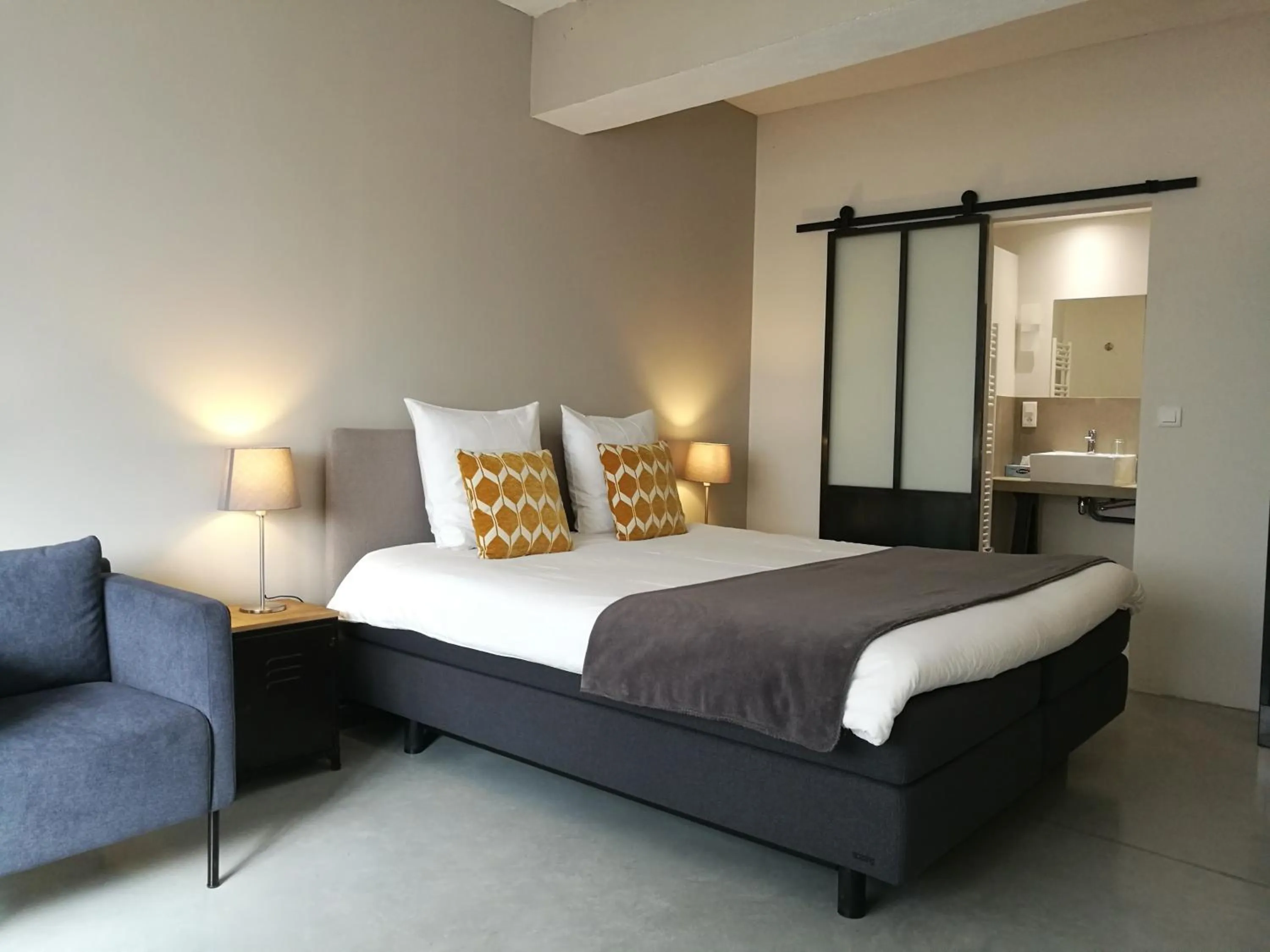 Photo of the whole room, Bed in L'Observance Bed & Breakfast