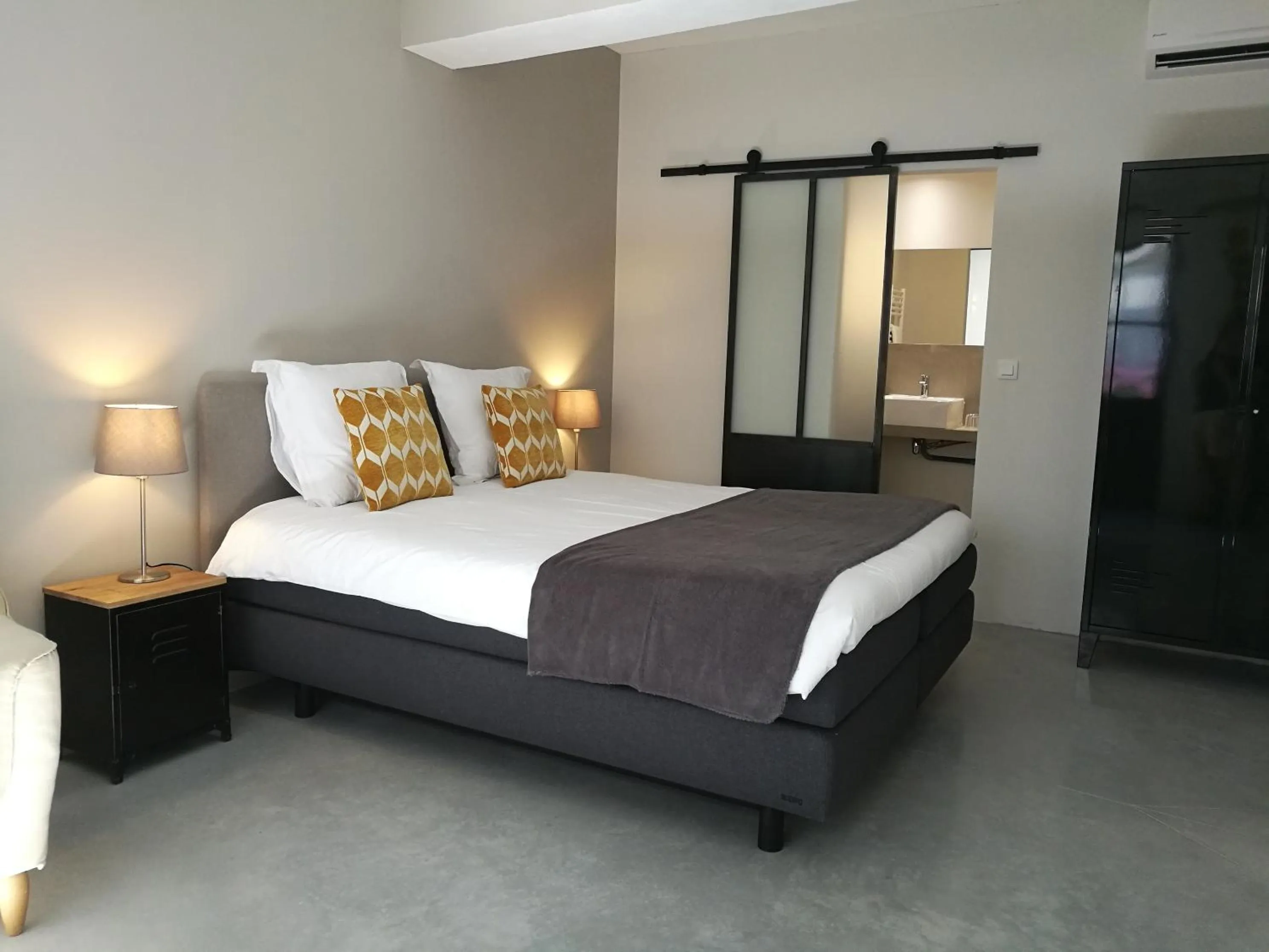 Photo of the whole room, Bed in L'Observance Bed & Breakfast