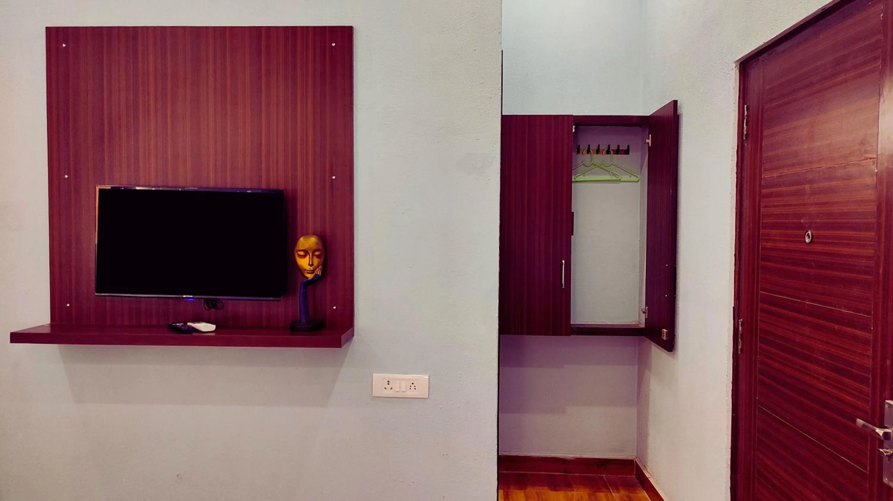 TV and multimedia in The MadhuNandan - A Luxury Homestay