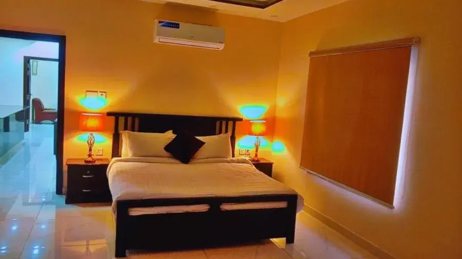 Superior Double Room in Gulberg Suites Superior Double Room in Gulberg Suites