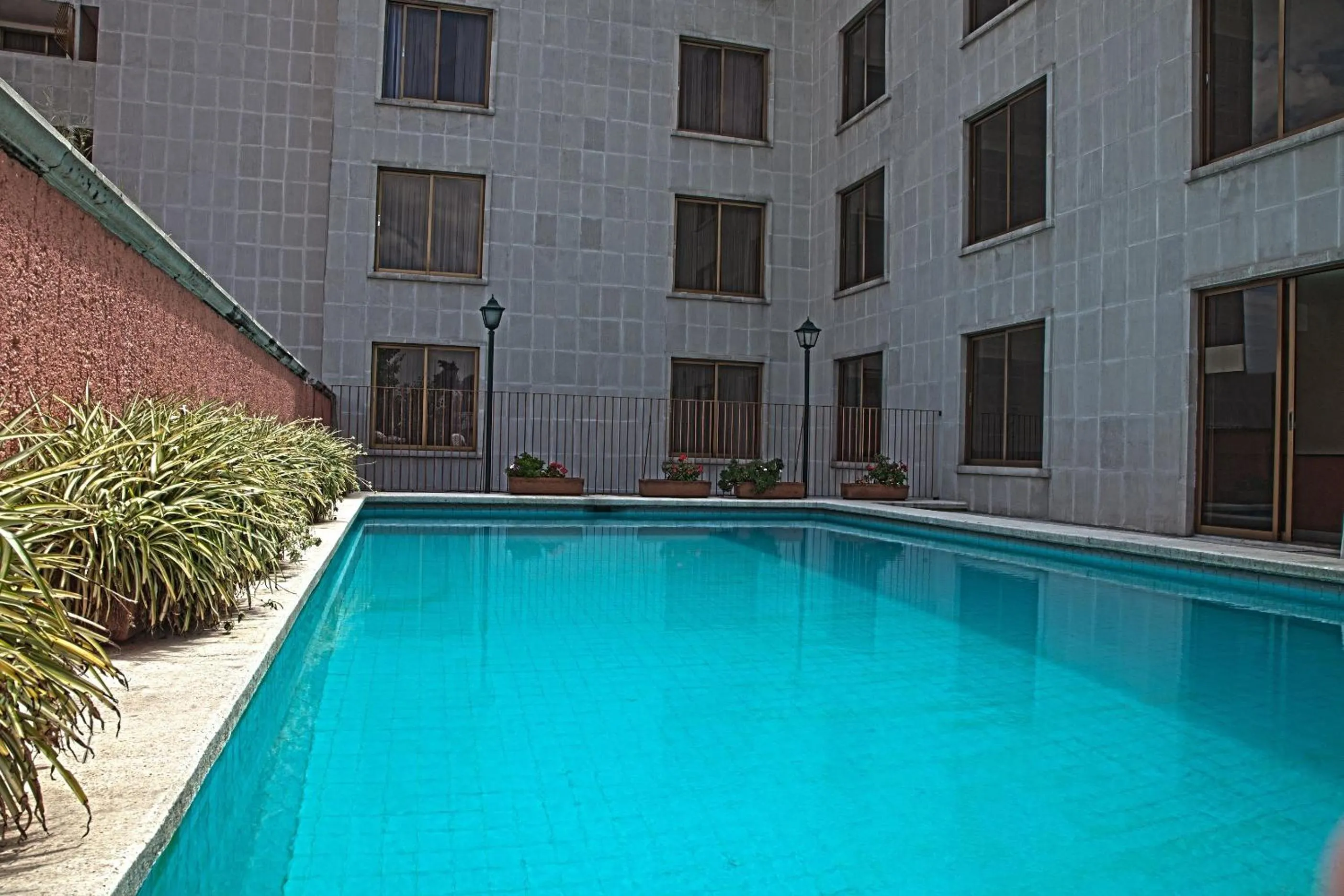 Swimming pool in Hotel Cervantes