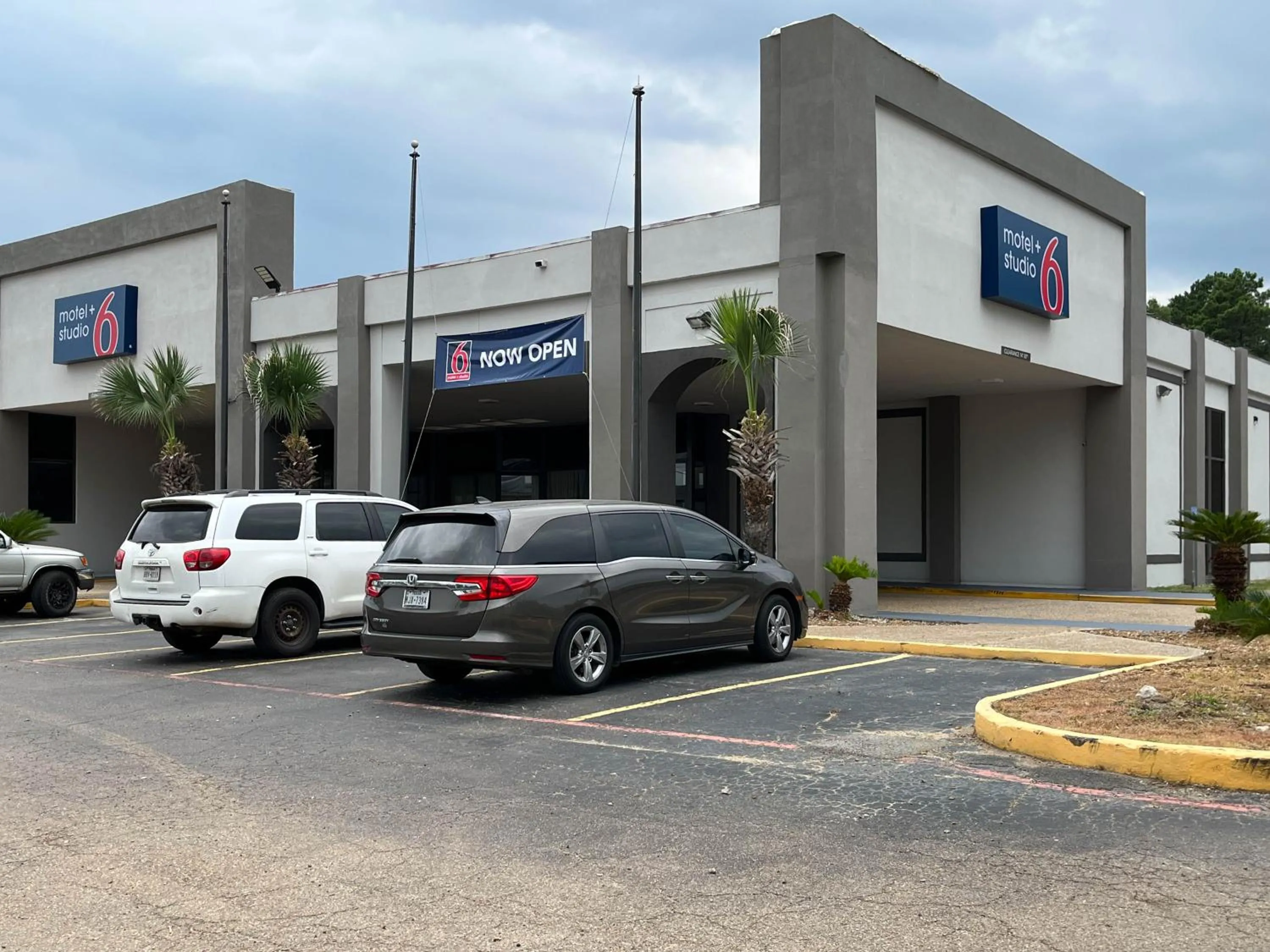 Property building in Motel 6 Nacogdoches TX SFA University