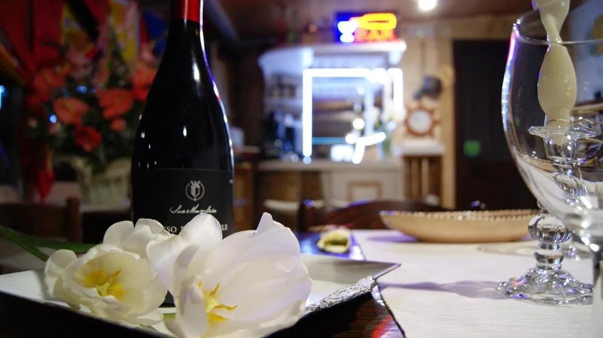 Restaurant/places to eat in B&B Eyexei Domus