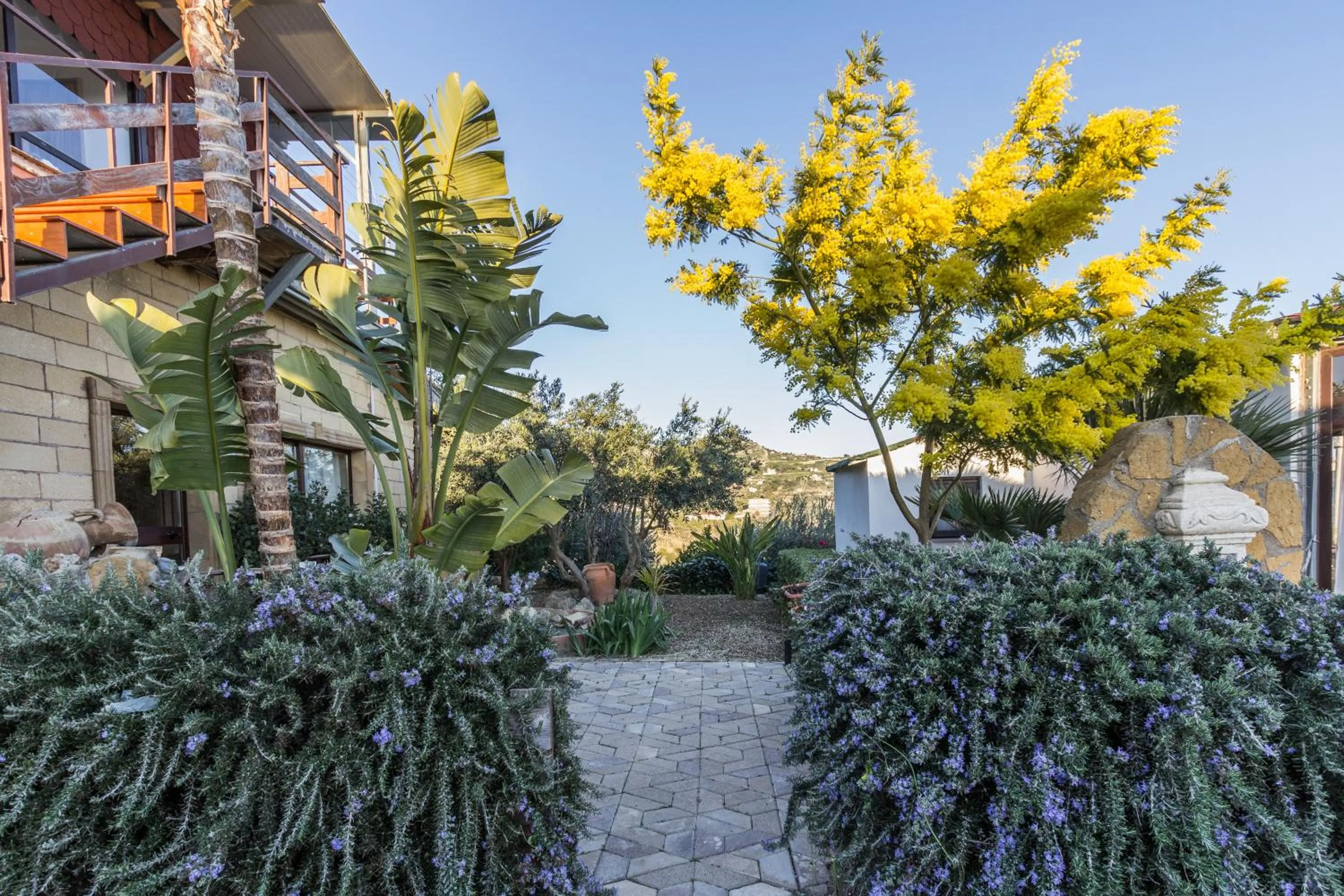 Garden in B&B Eyexei Domus