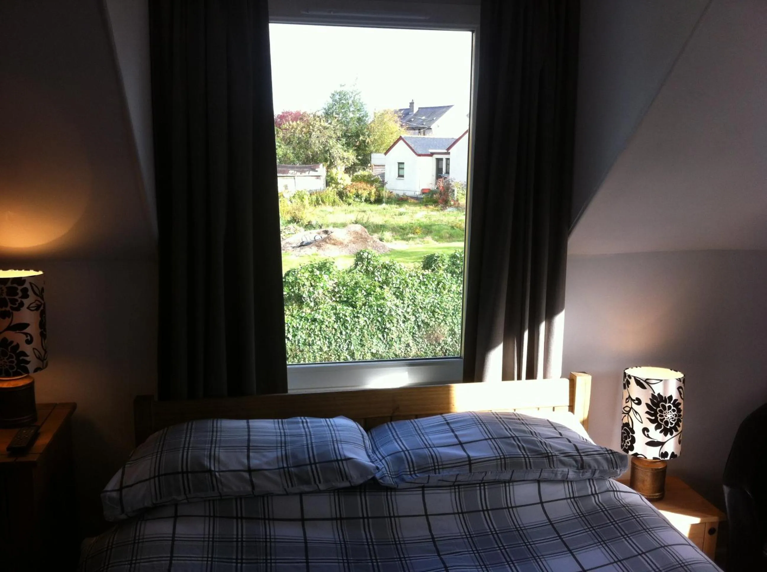 Street view, Bed in The Whitehouse