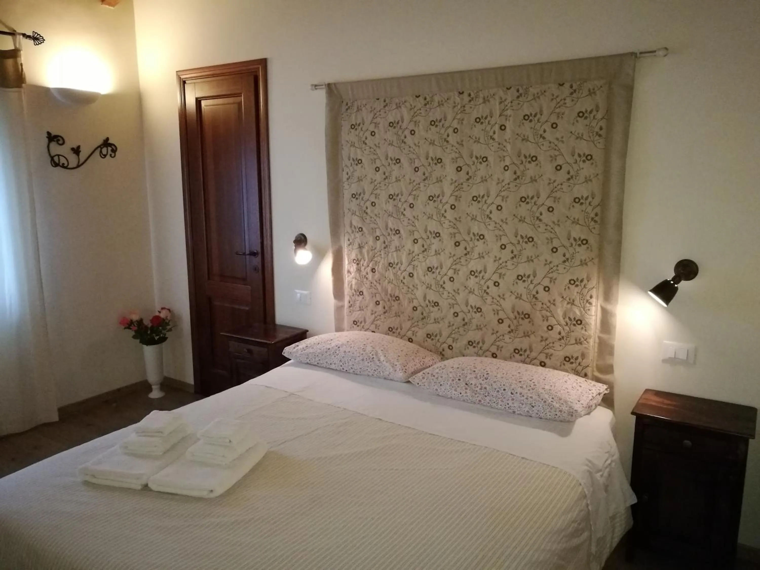 Photo of the whole room, Bed in Podere Pontepietra