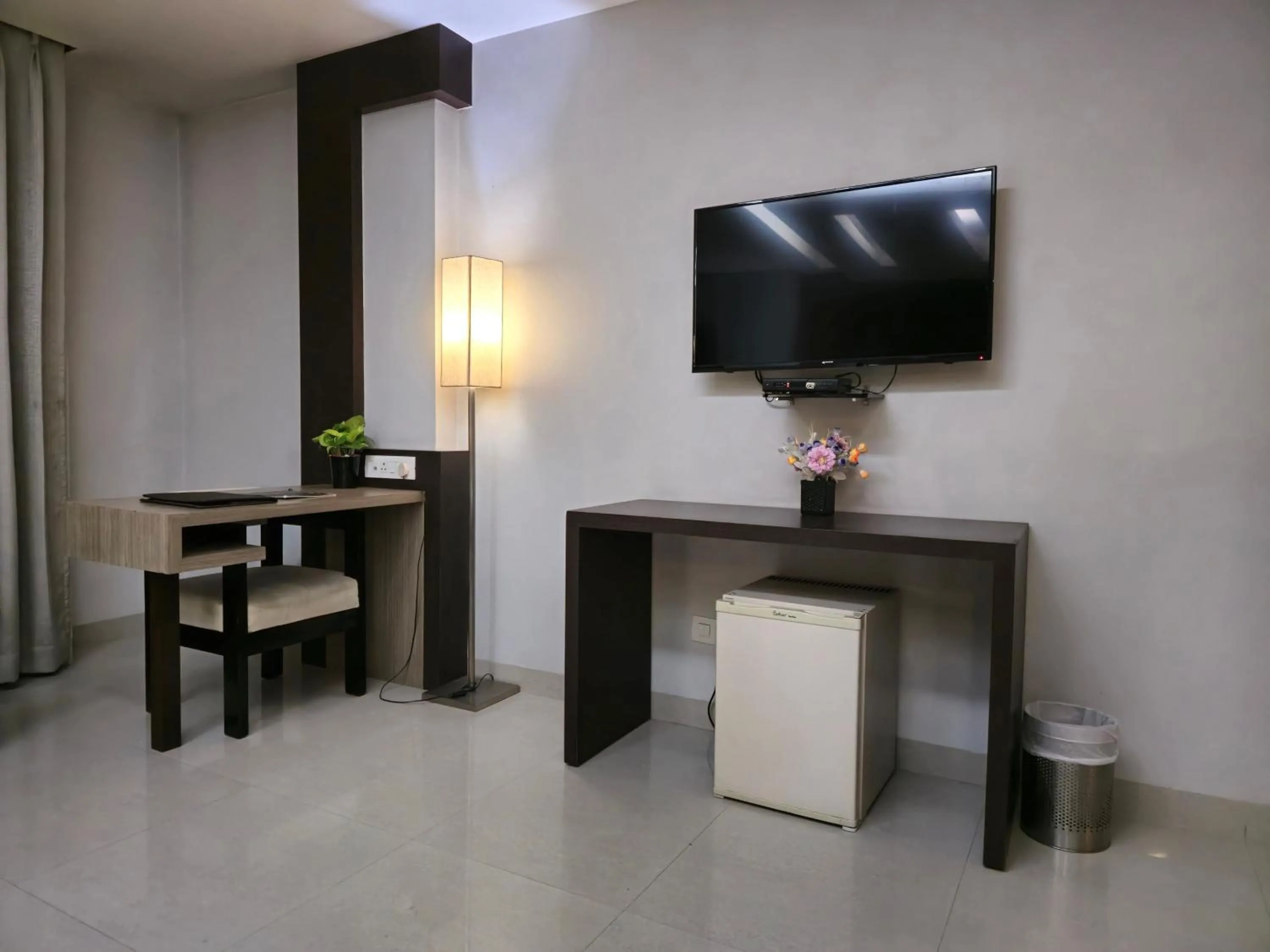 TV and multimedia in Hotel Daaysco Oley Allo