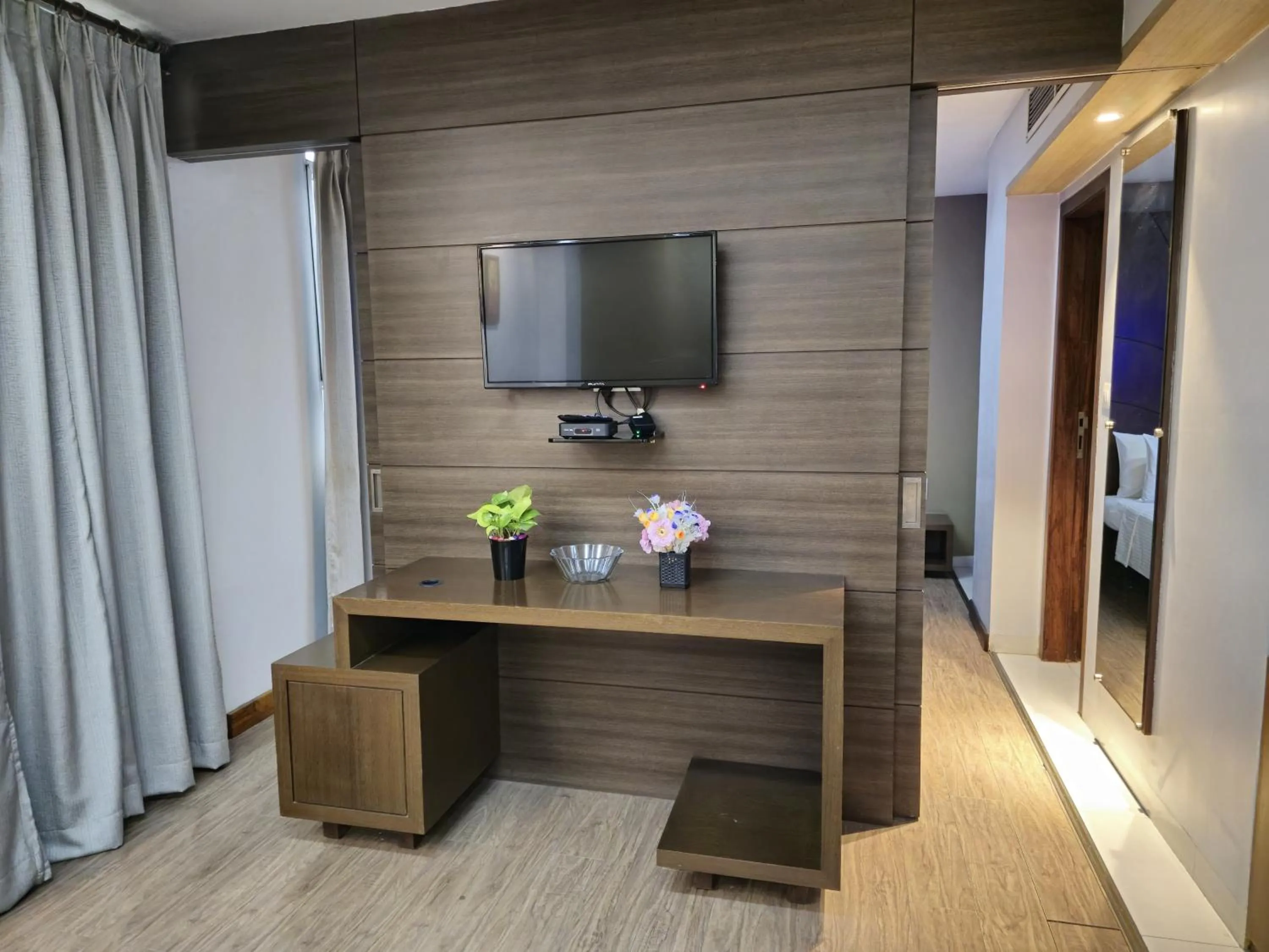 TV and multimedia in Hotel Daaysco Oley Allo