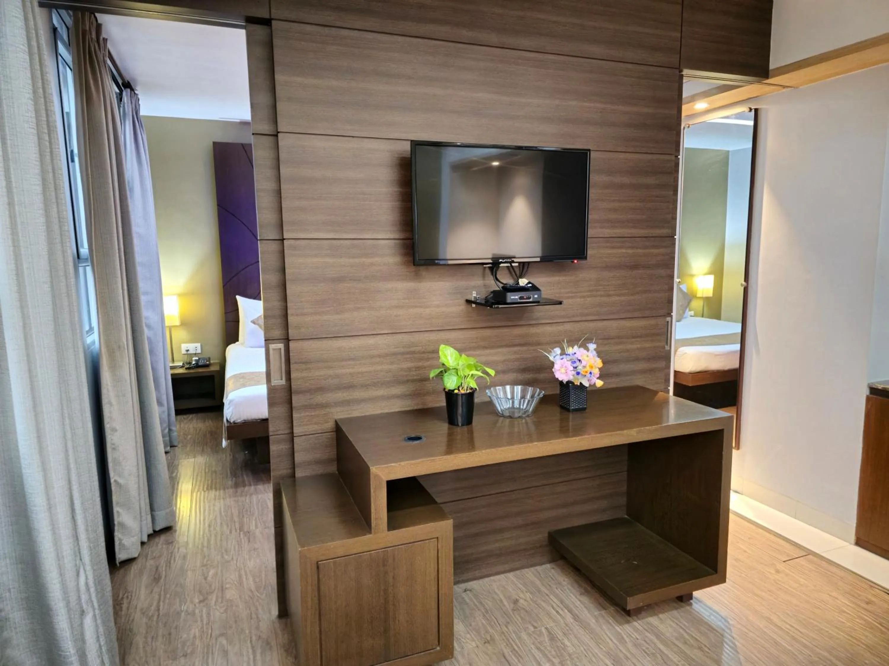 TV and multimedia in Hotel Daaysco Oley Allo