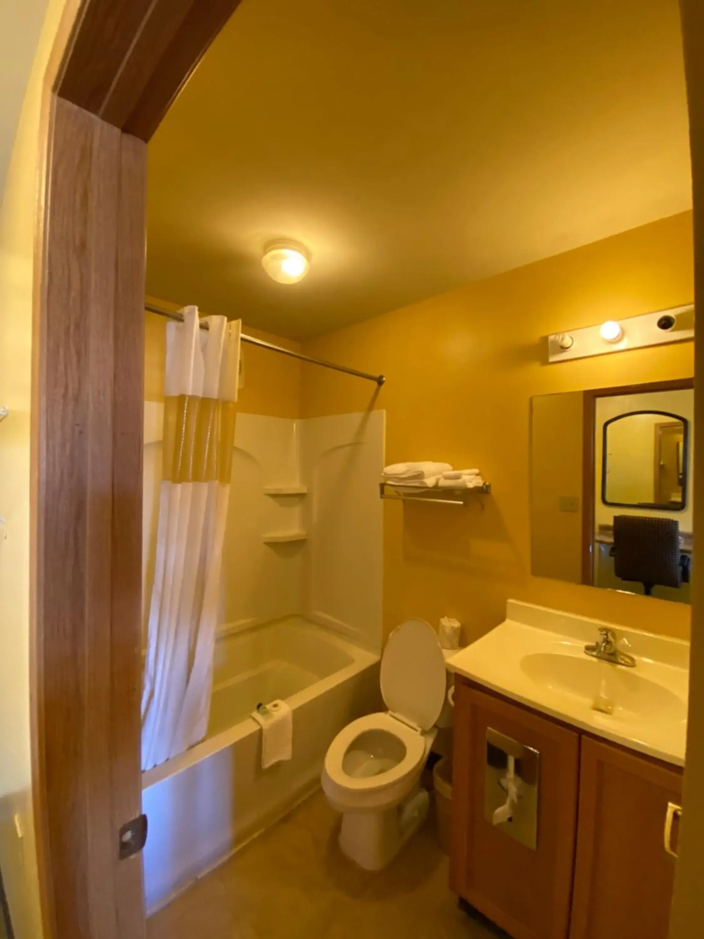 Queen Room - Smoking in Regal Inn Coffeyville Queen Room - Smoking in Regal Inn Coffeyville