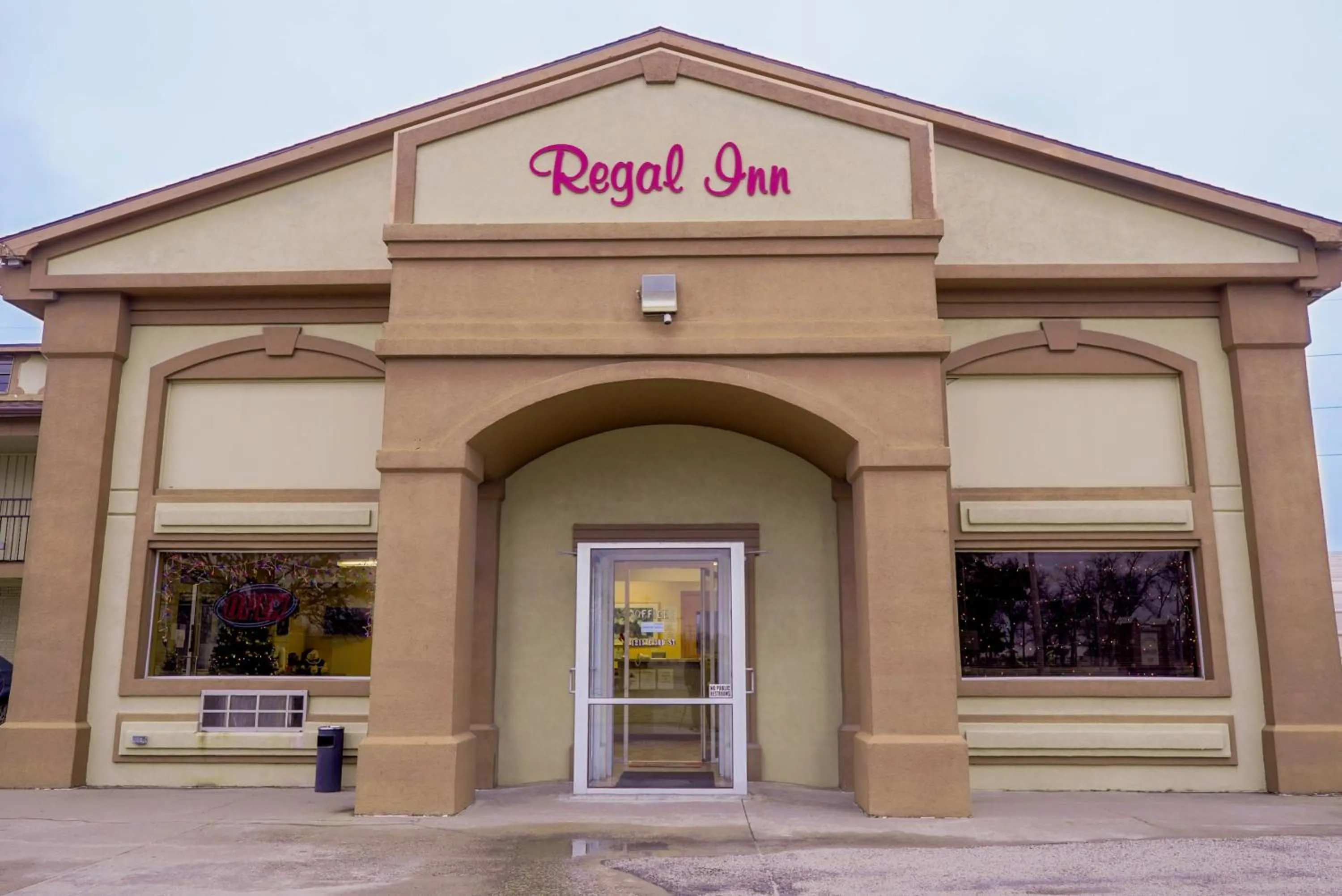 Property building in Regal Inn Coffeyville