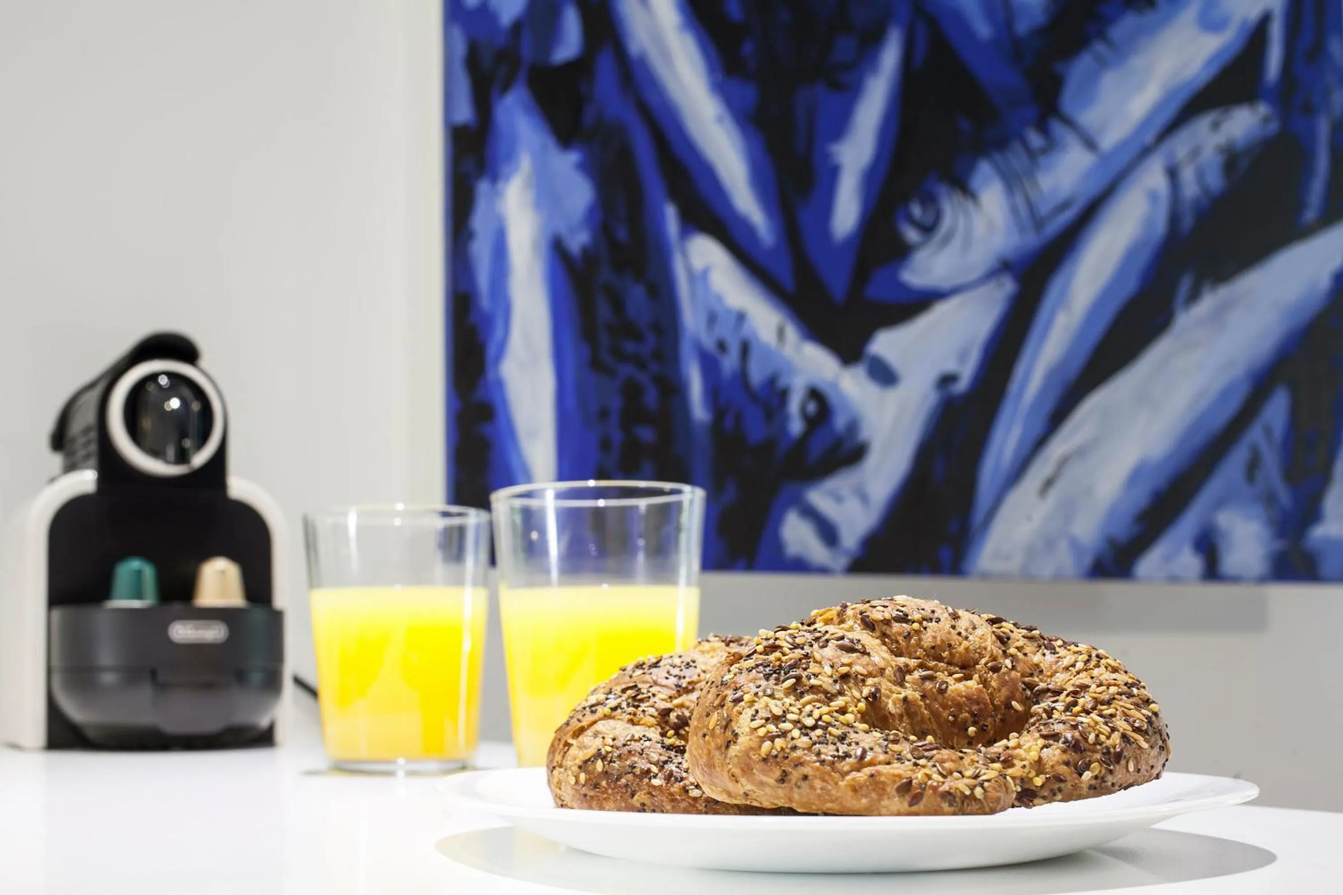 Food and drinks in Habitat Apartments ADN