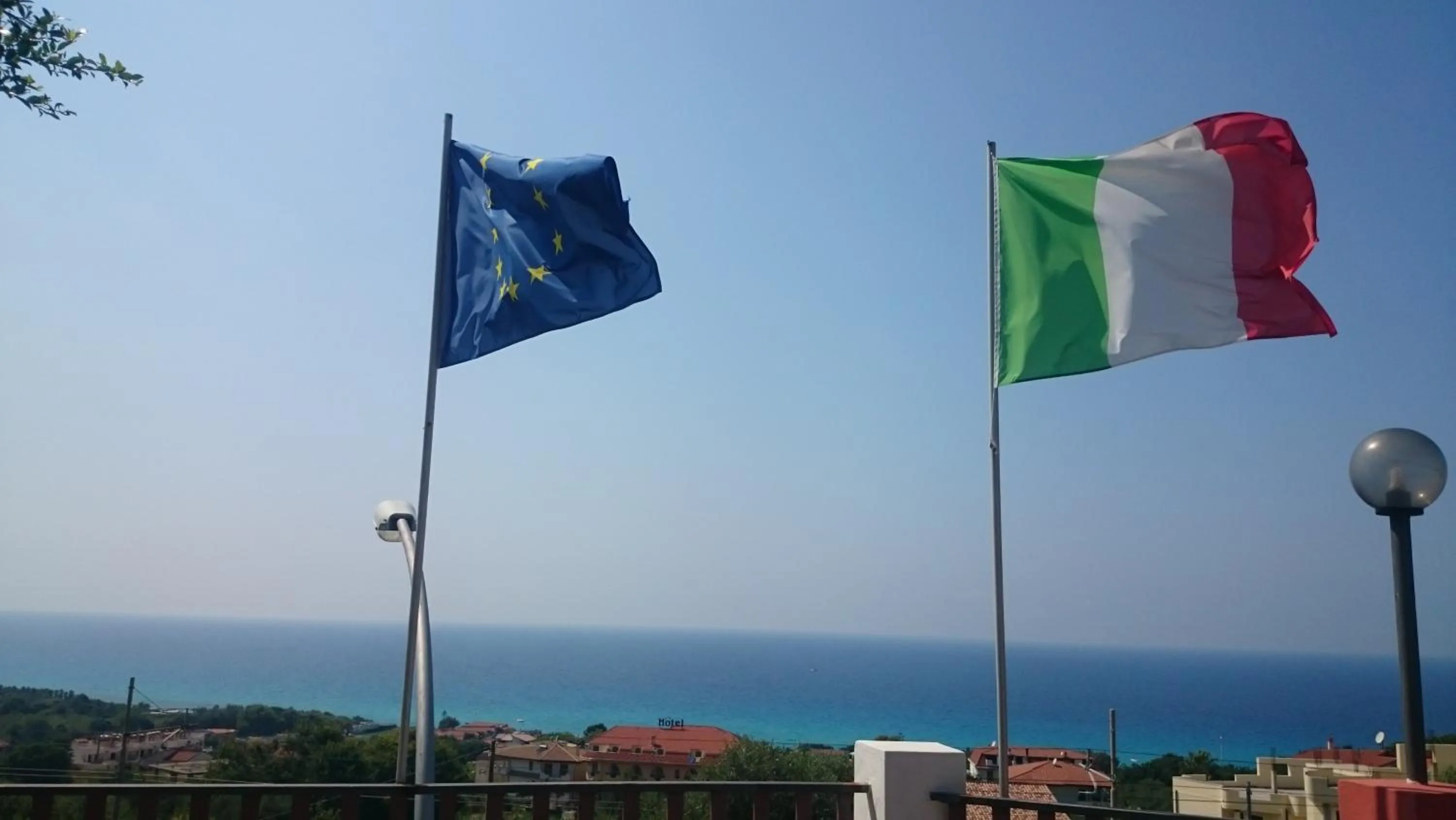 Day in San Carlo - Terrazzo sul Mare con Ristorante e Pizzeria