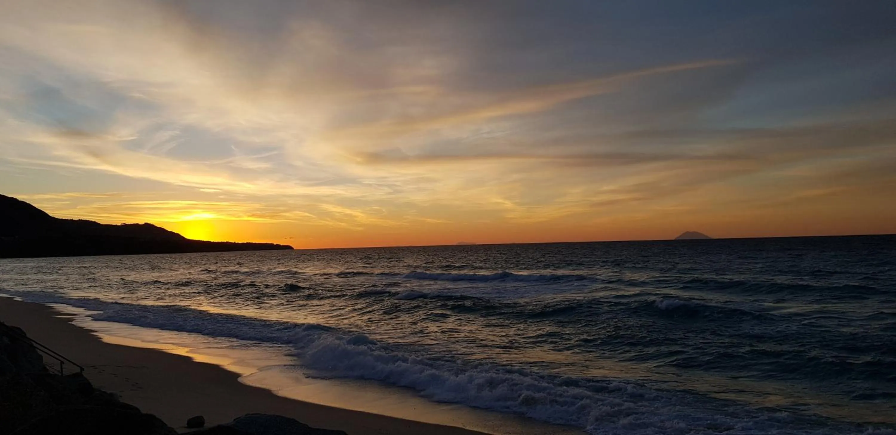 Beach in San Carlo - Terrazzo sul Mare con Ristorante e Pizzeria