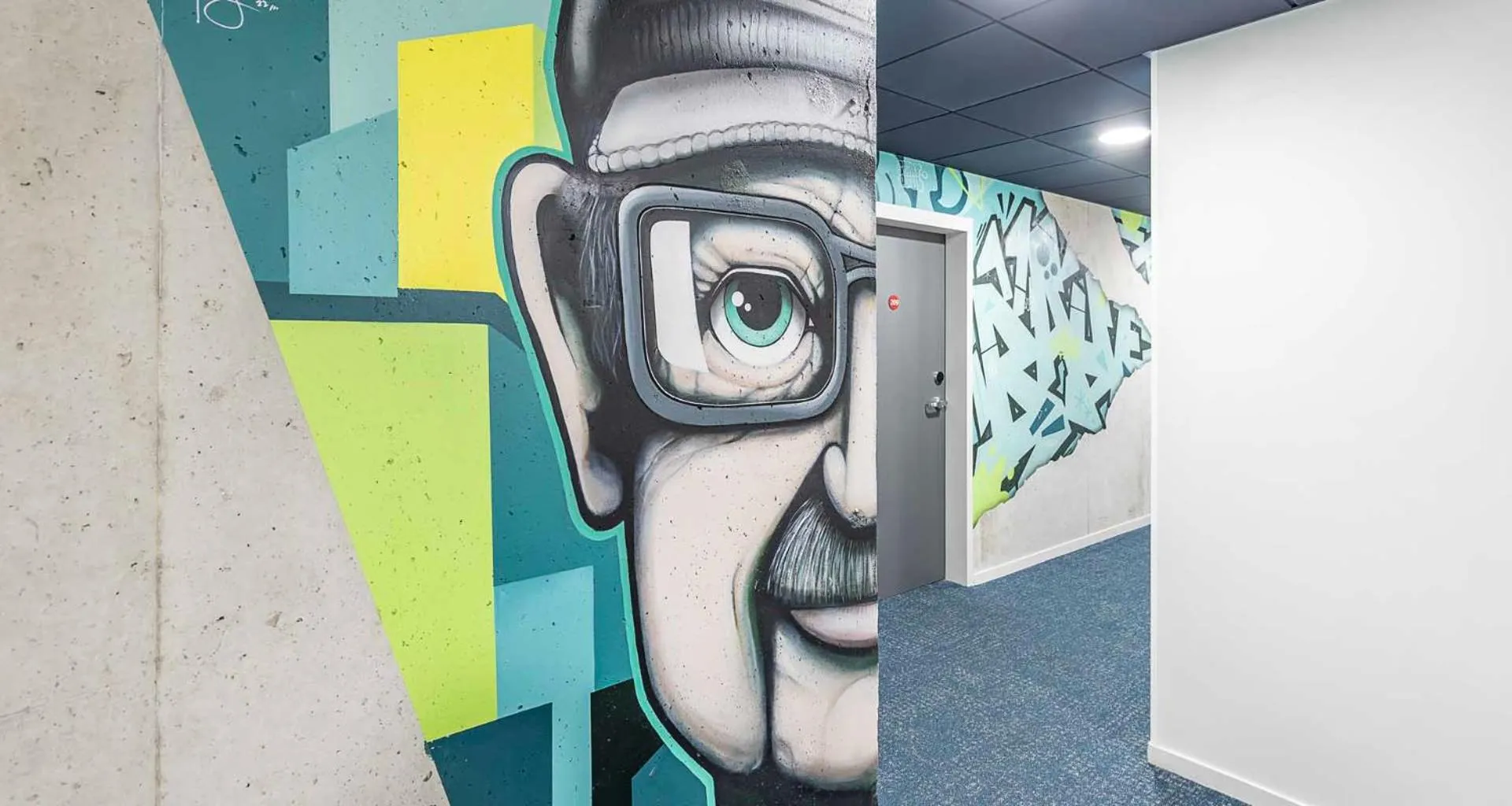 Property building in Best Western 11BAUER Paris Saint-Ouen