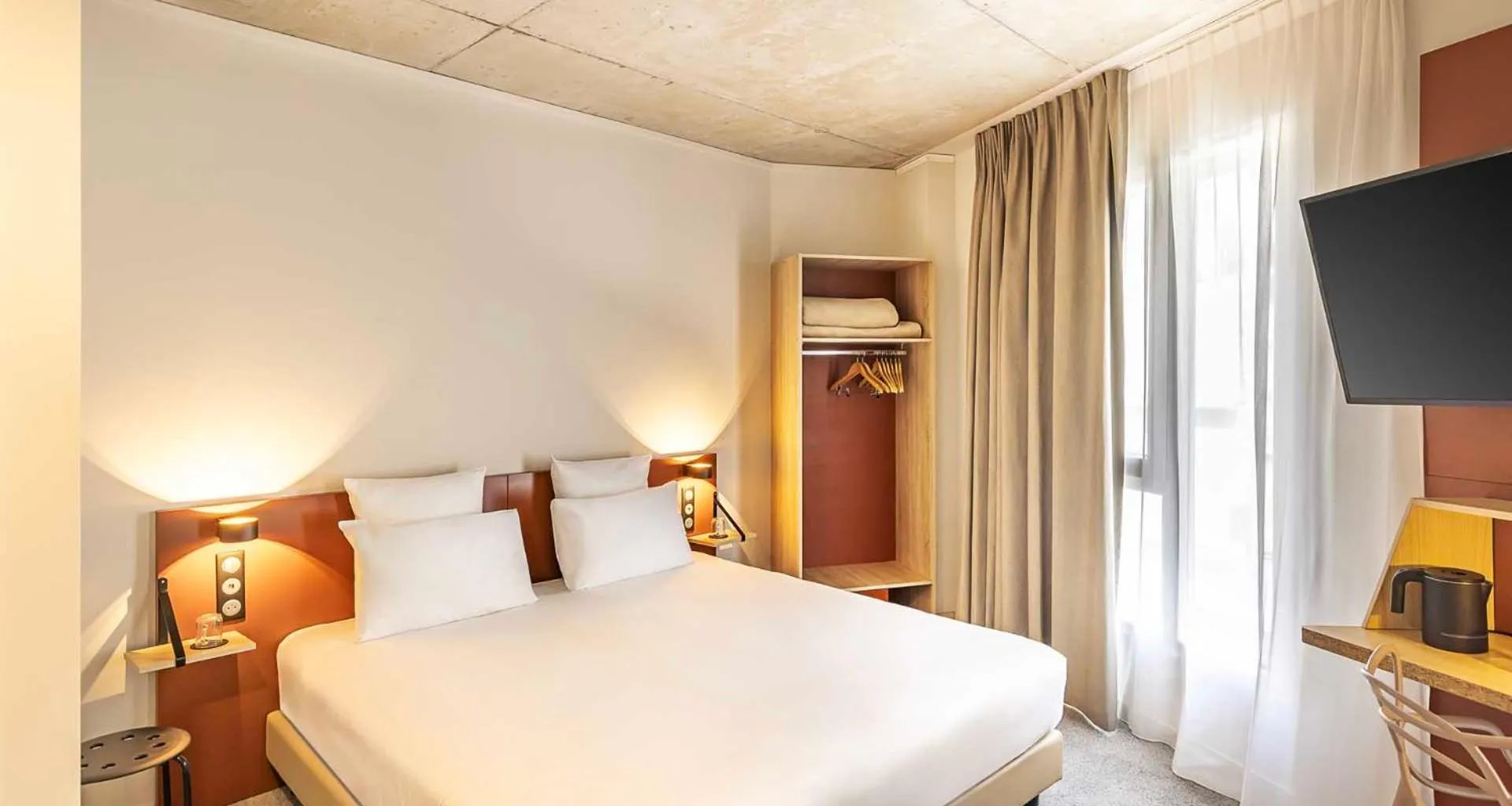 Bedroom, Bed in Best Western 11BAUER Paris Saint-Ouen