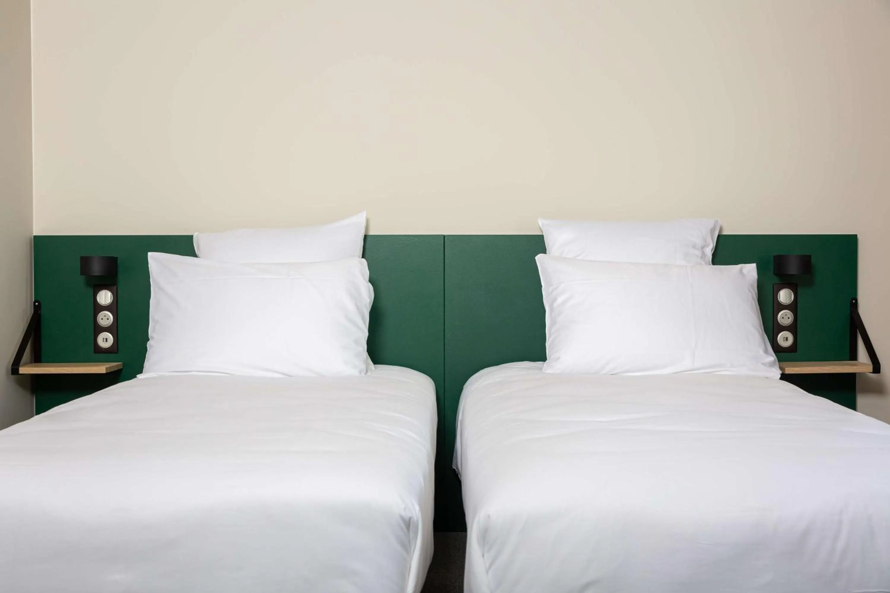 Bedroom, Bed in Best Western 11BAUER Paris Saint-Ouen