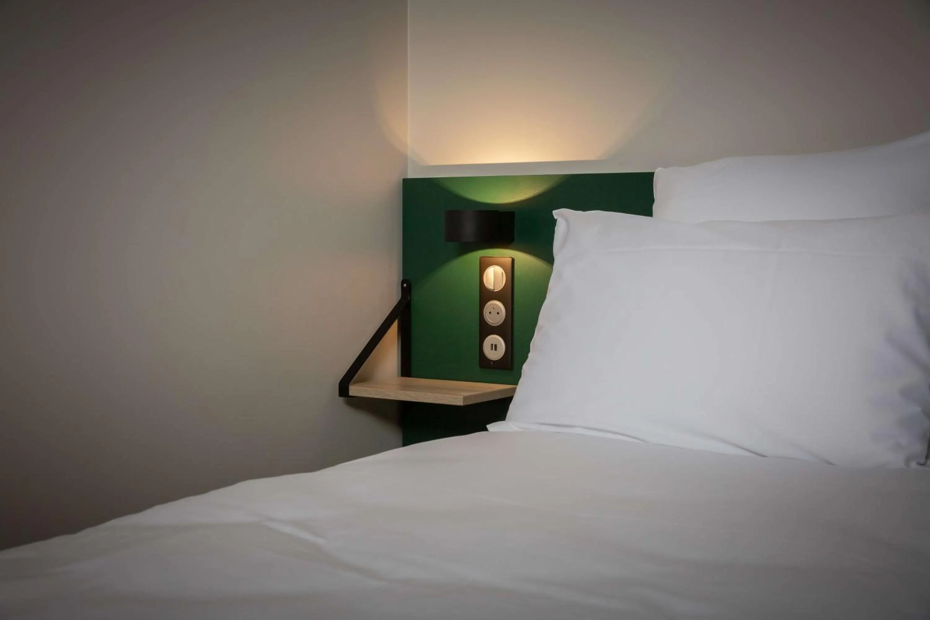 Bedroom, Bed in Best Western 11BAUER Paris Saint-Ouen